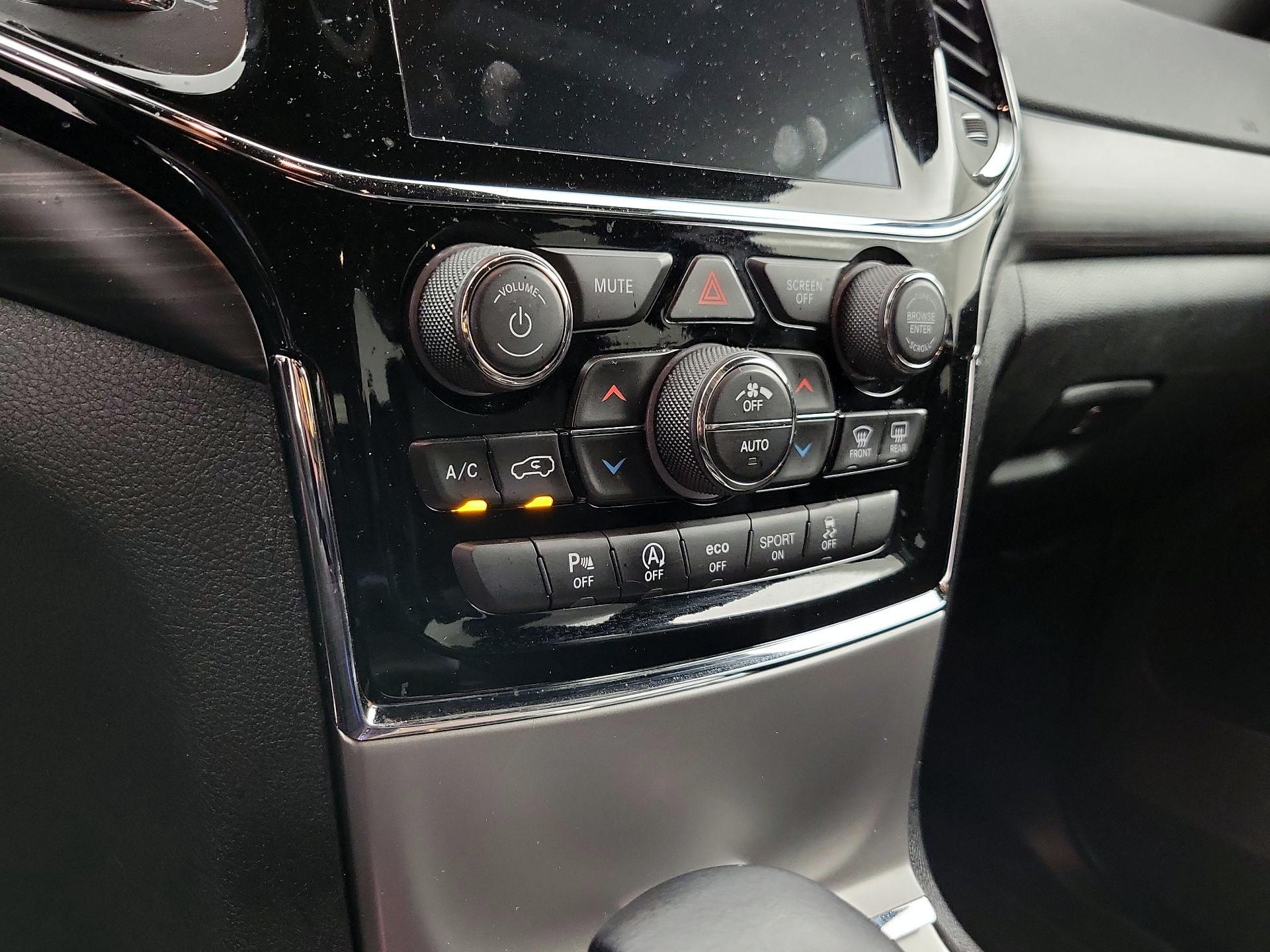 Thumbnail: 2019 Jeep Grand Cherokee - 16