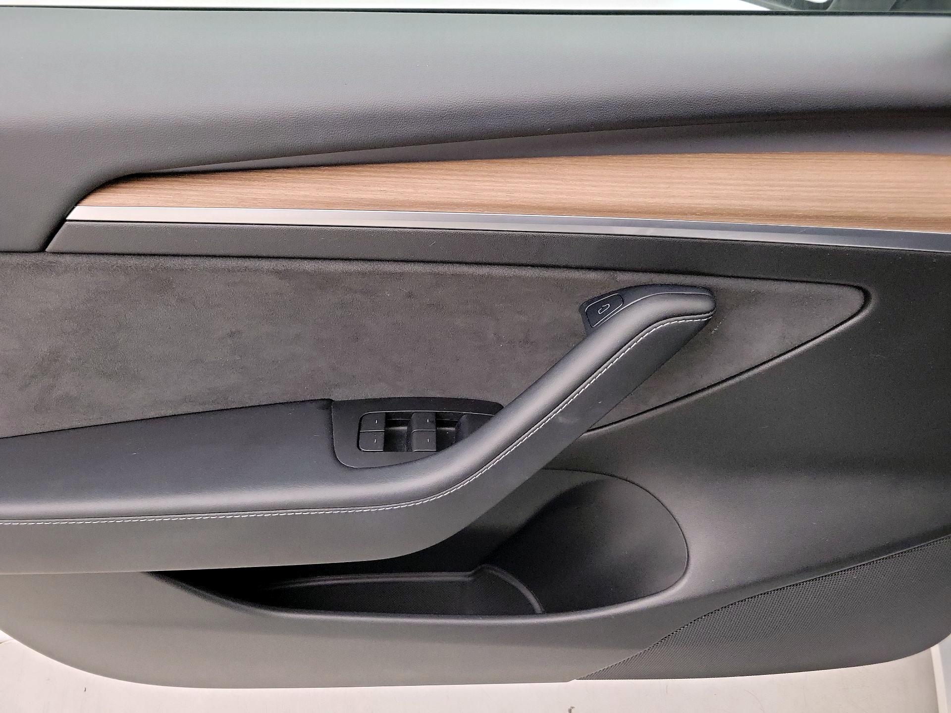Thumbnail: 2021 Tesla Model 3 - 12