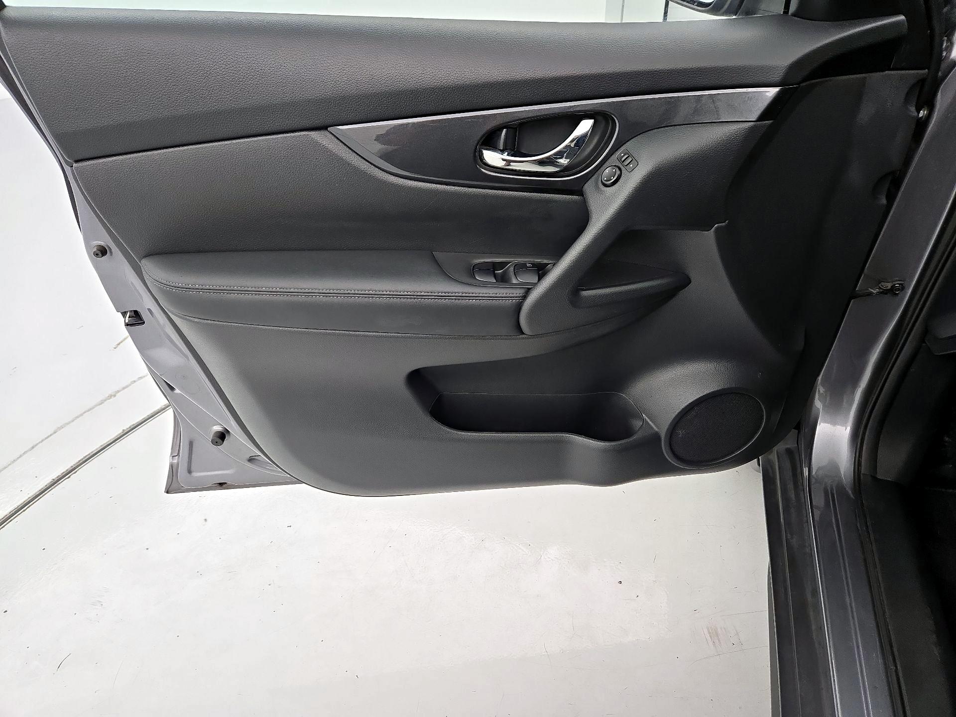 Thumbnail: 2019 Nissan Rogue - 12