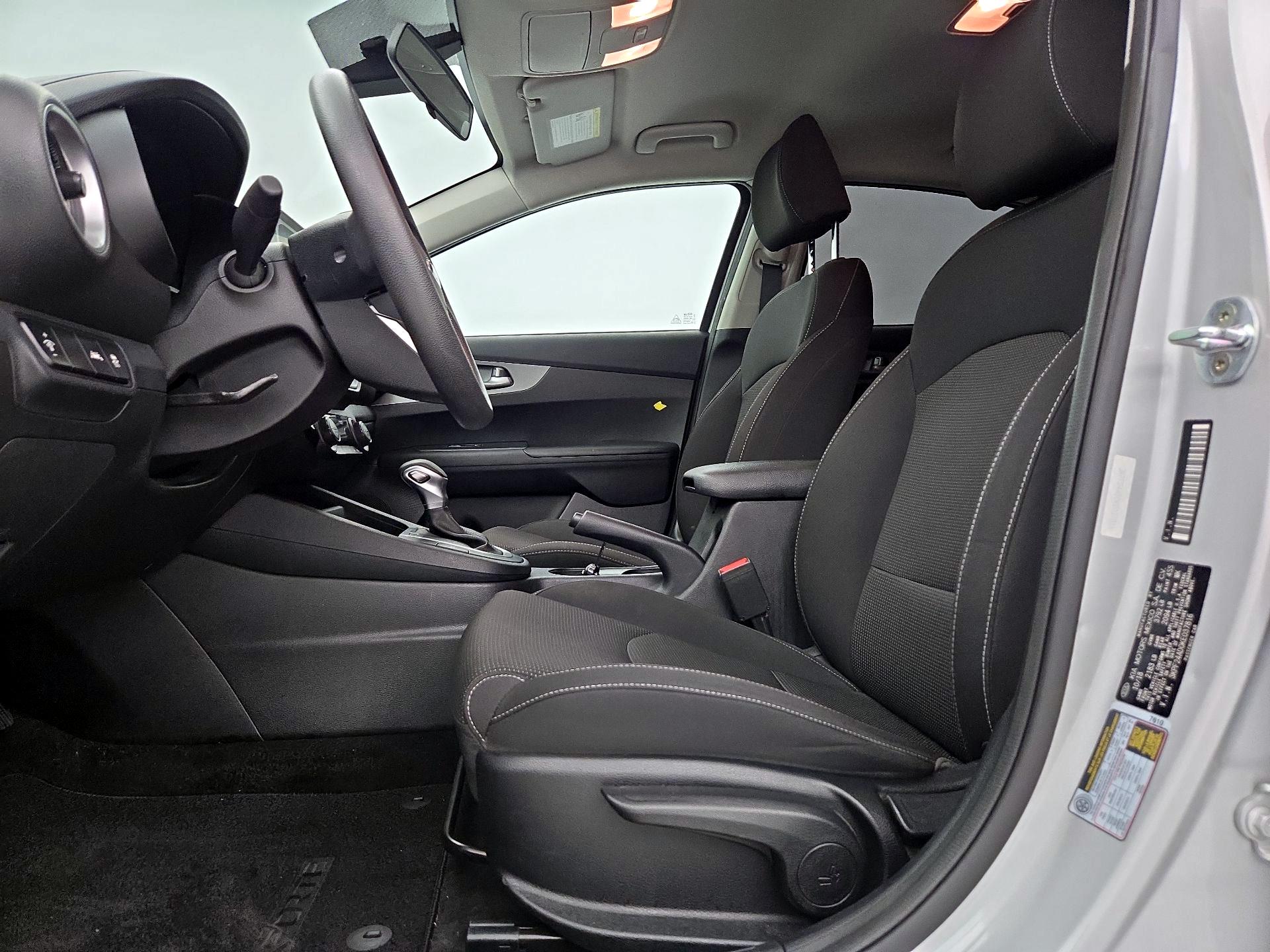 Thumbnail: 2019 Kia Forte - 11