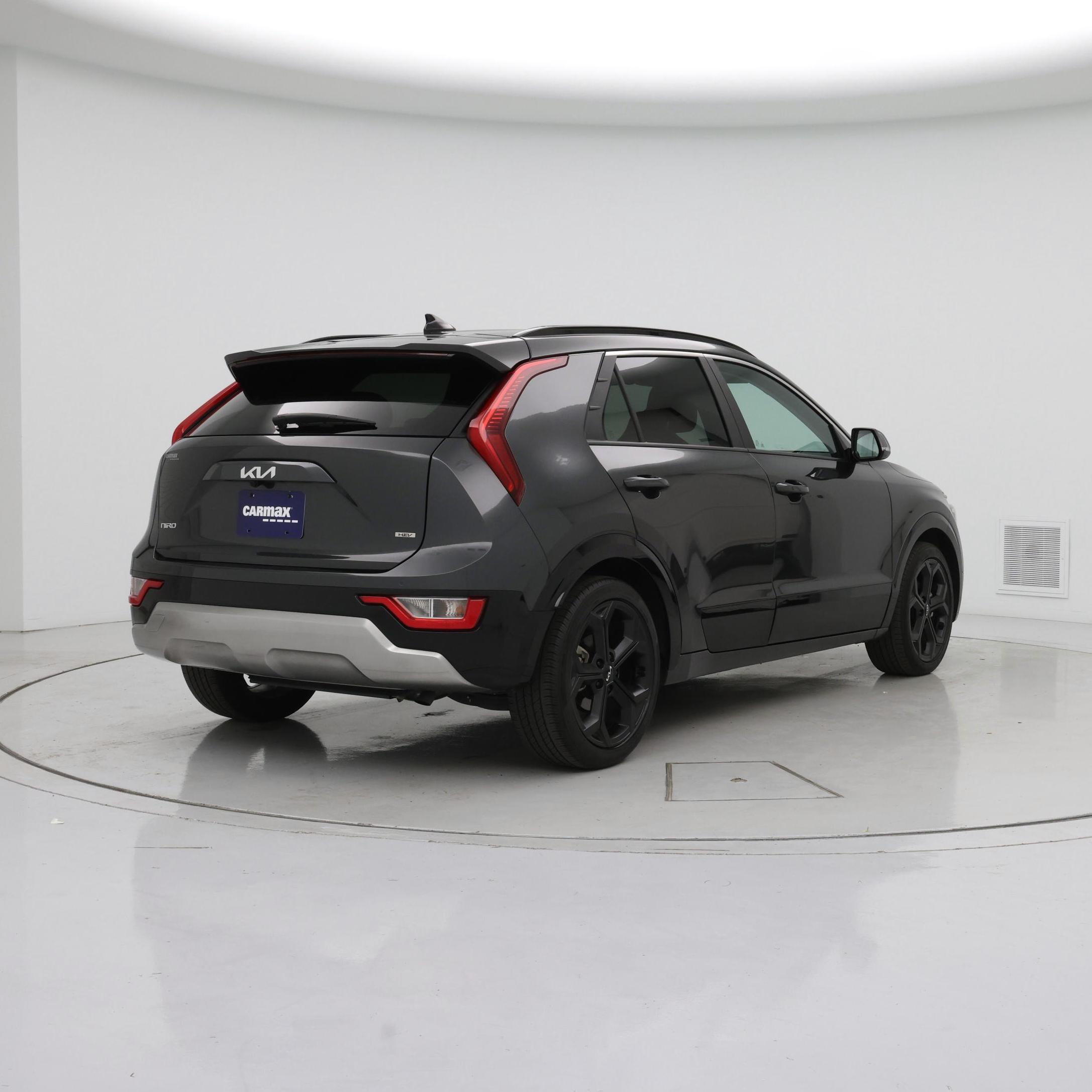 Thumbnail: 2023 Kia Niro - 8