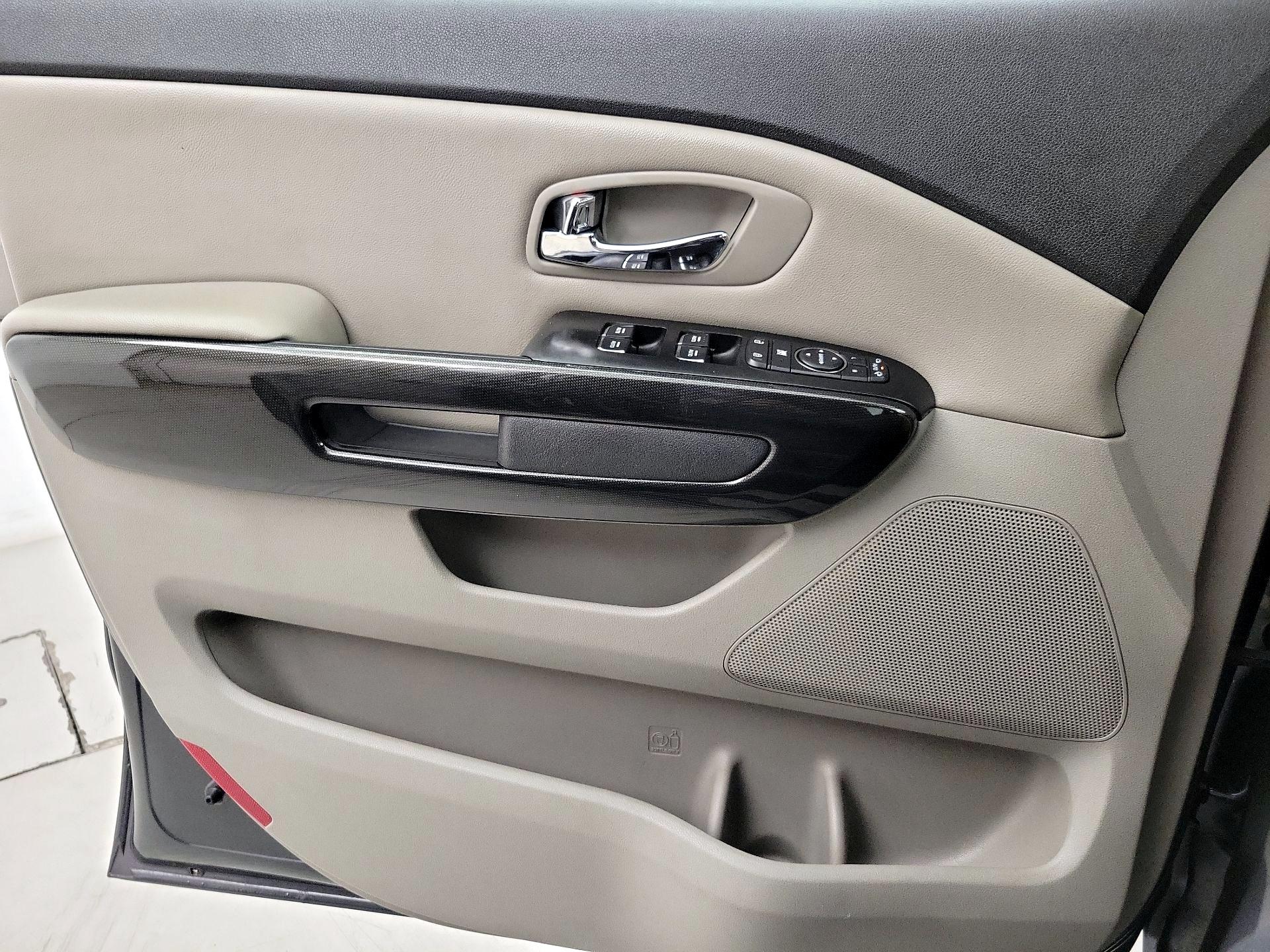 Thumbnail: 2016 Kia Sedona - 12