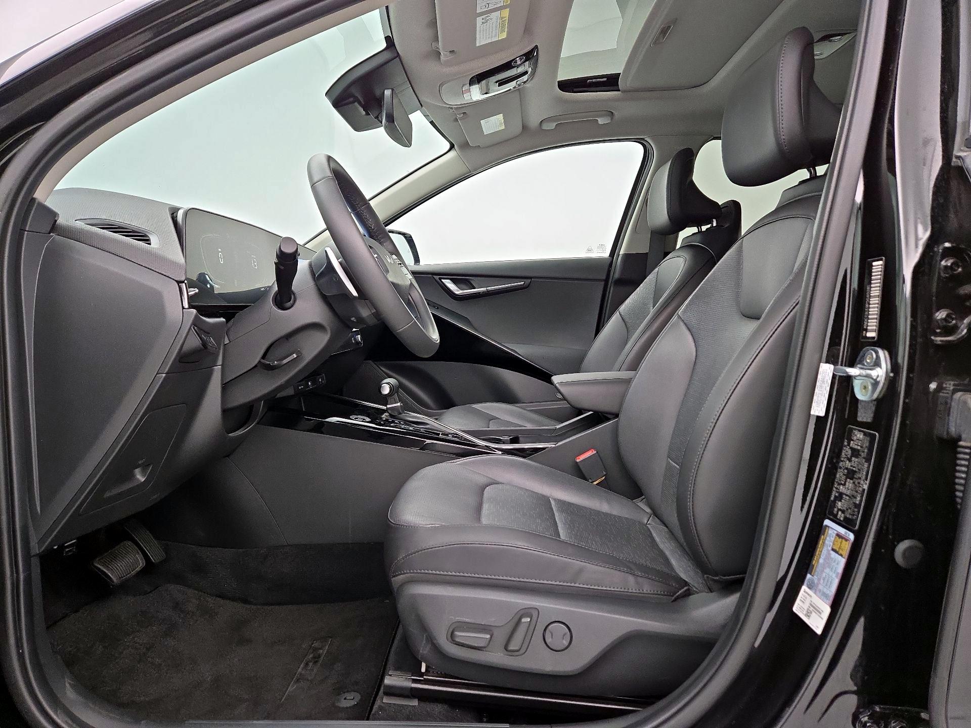 Thumbnail: 2023 Kia Niro - 11