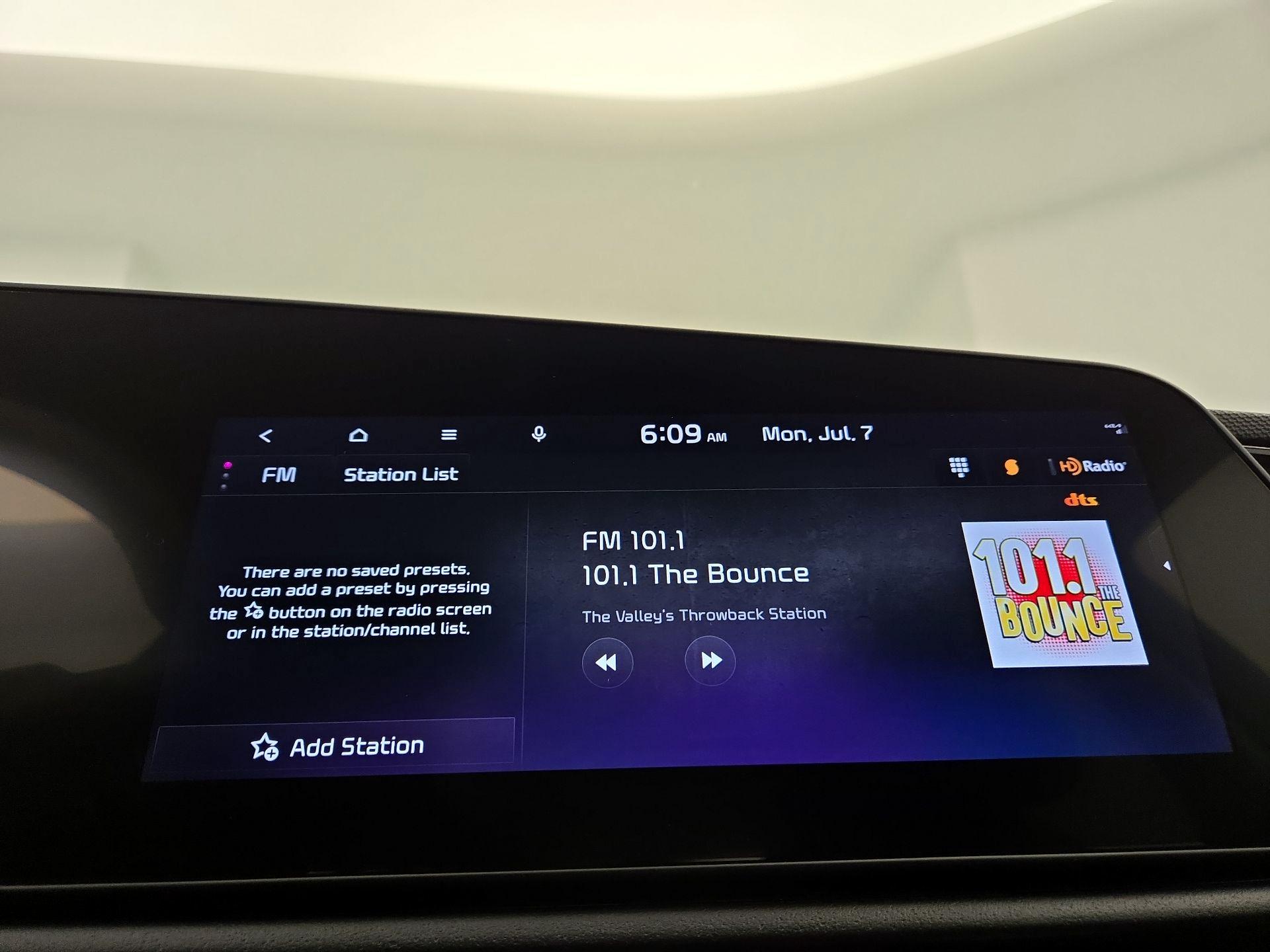 Thumbnail: 2023 Kia Niro - 16