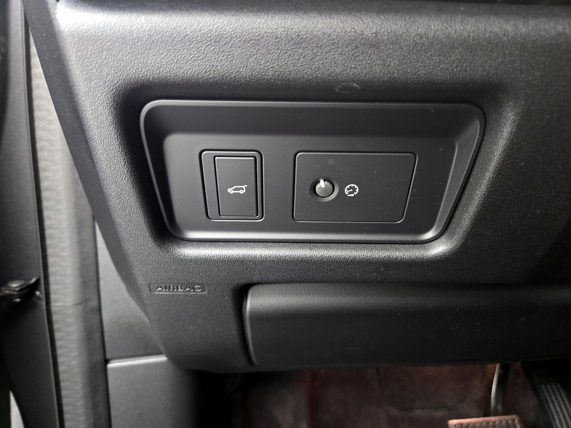 Thumbnail: 2019 Land Rover Discovery Sport - 13