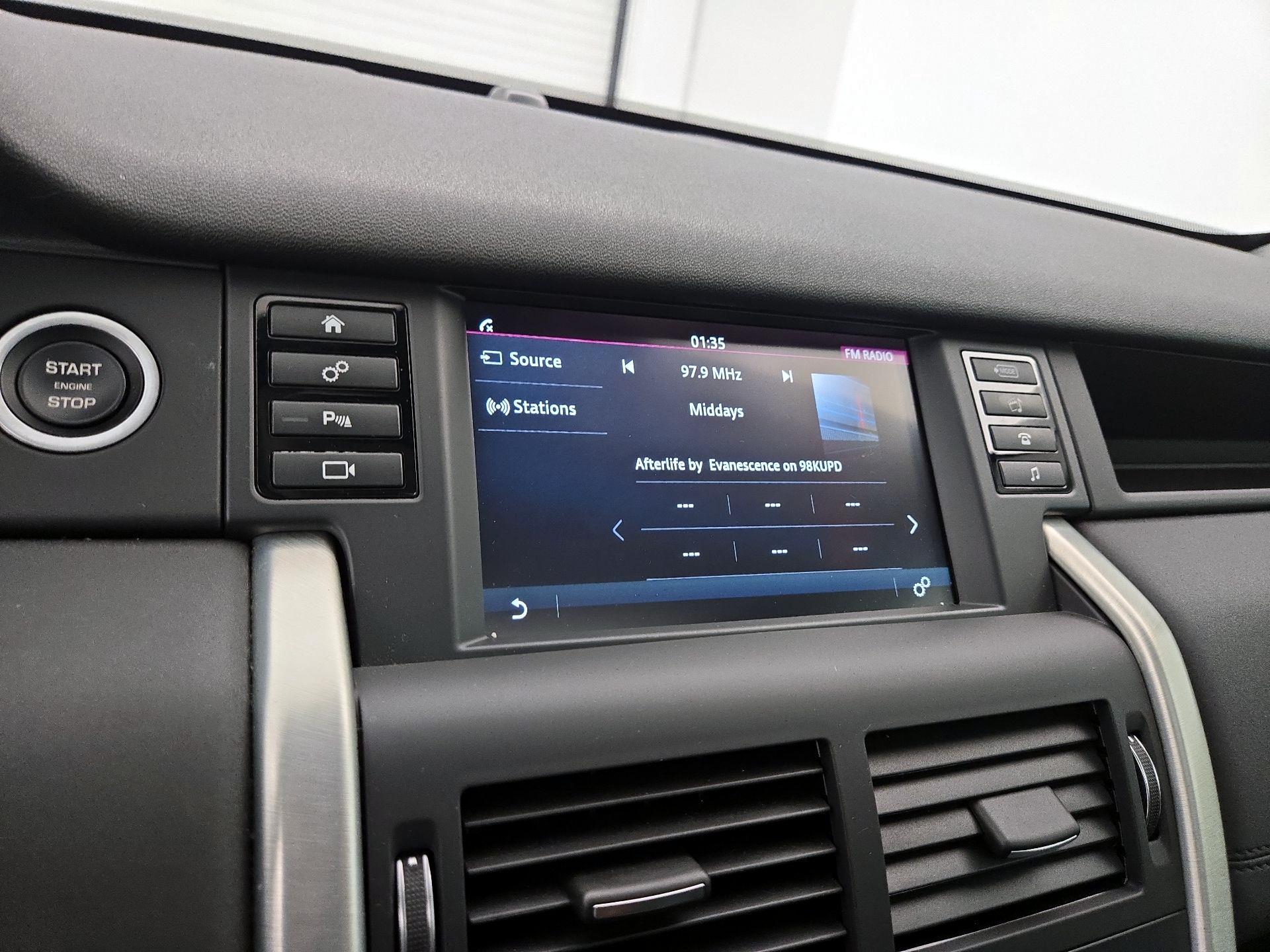 Thumbnail: 2019 Land Rover Discovery Sport - 15