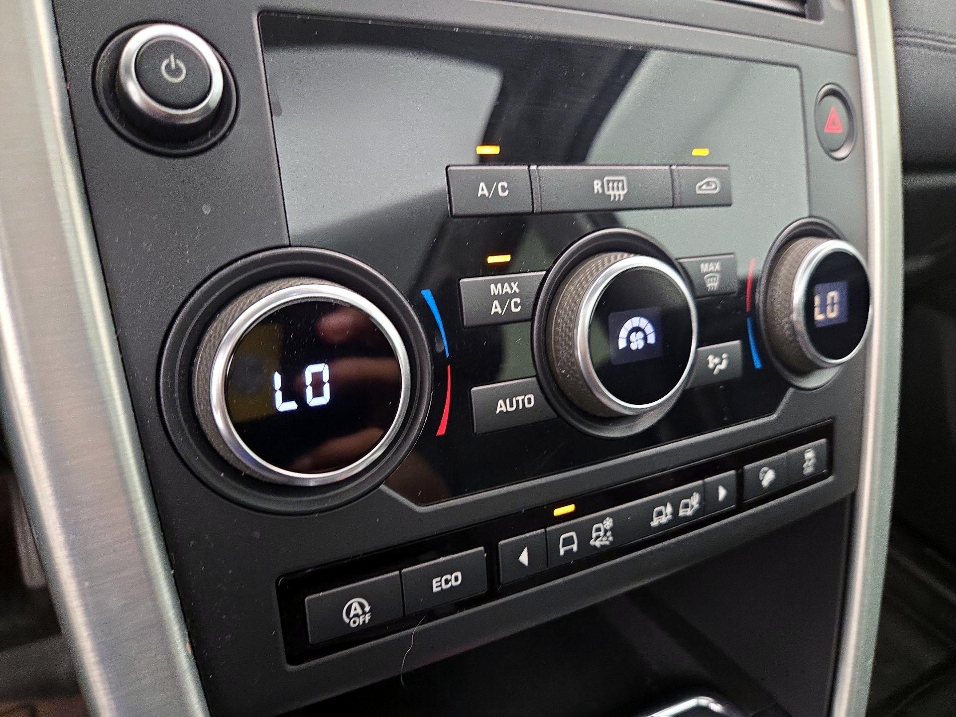 Thumbnail: 2019 Land Rover Discovery Sport - 16