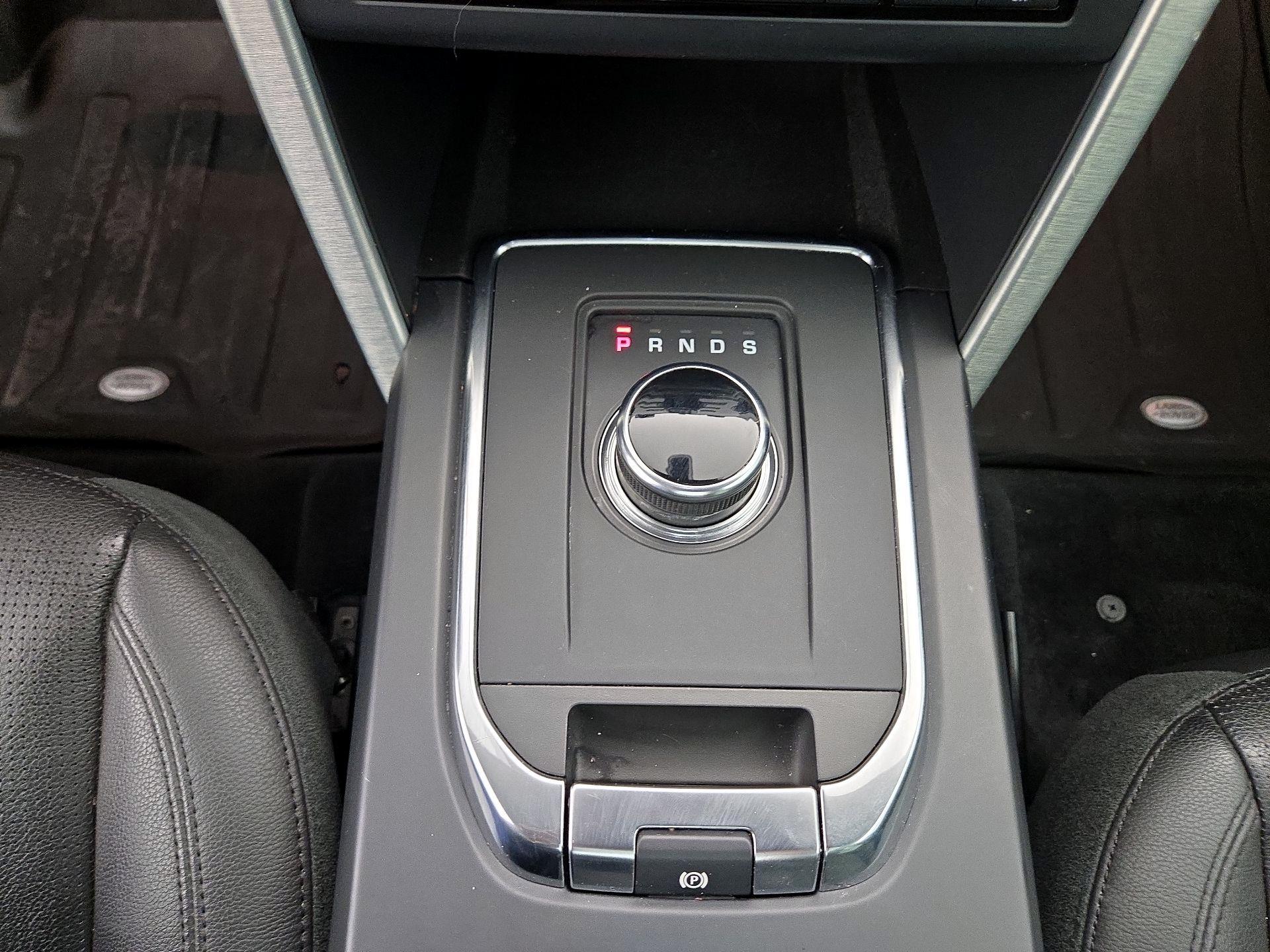 Thumbnail: 2019 Land Rover Discovery Sport - 17