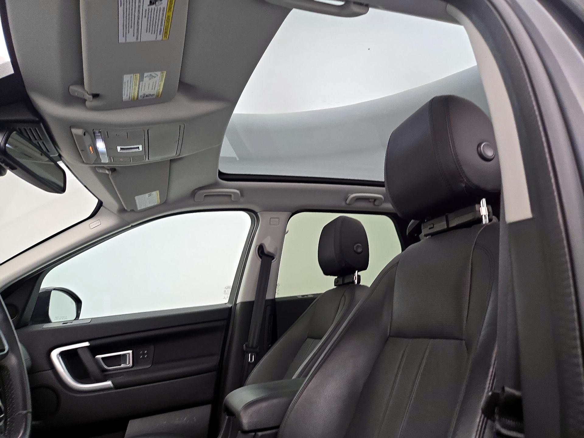 Thumbnail: 2019 Land Rover Discovery Sport - 19