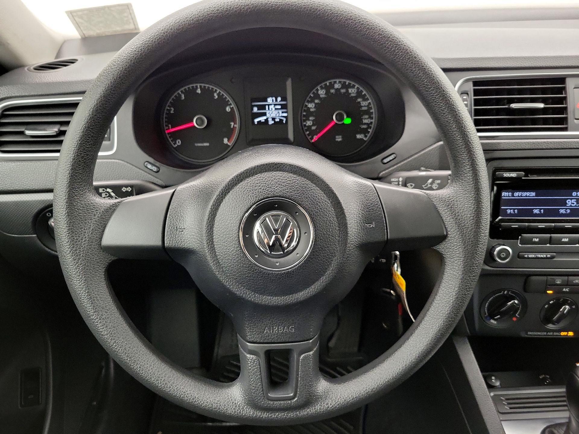 Thumbnail: 2014 Volkswagen Jetta - 10