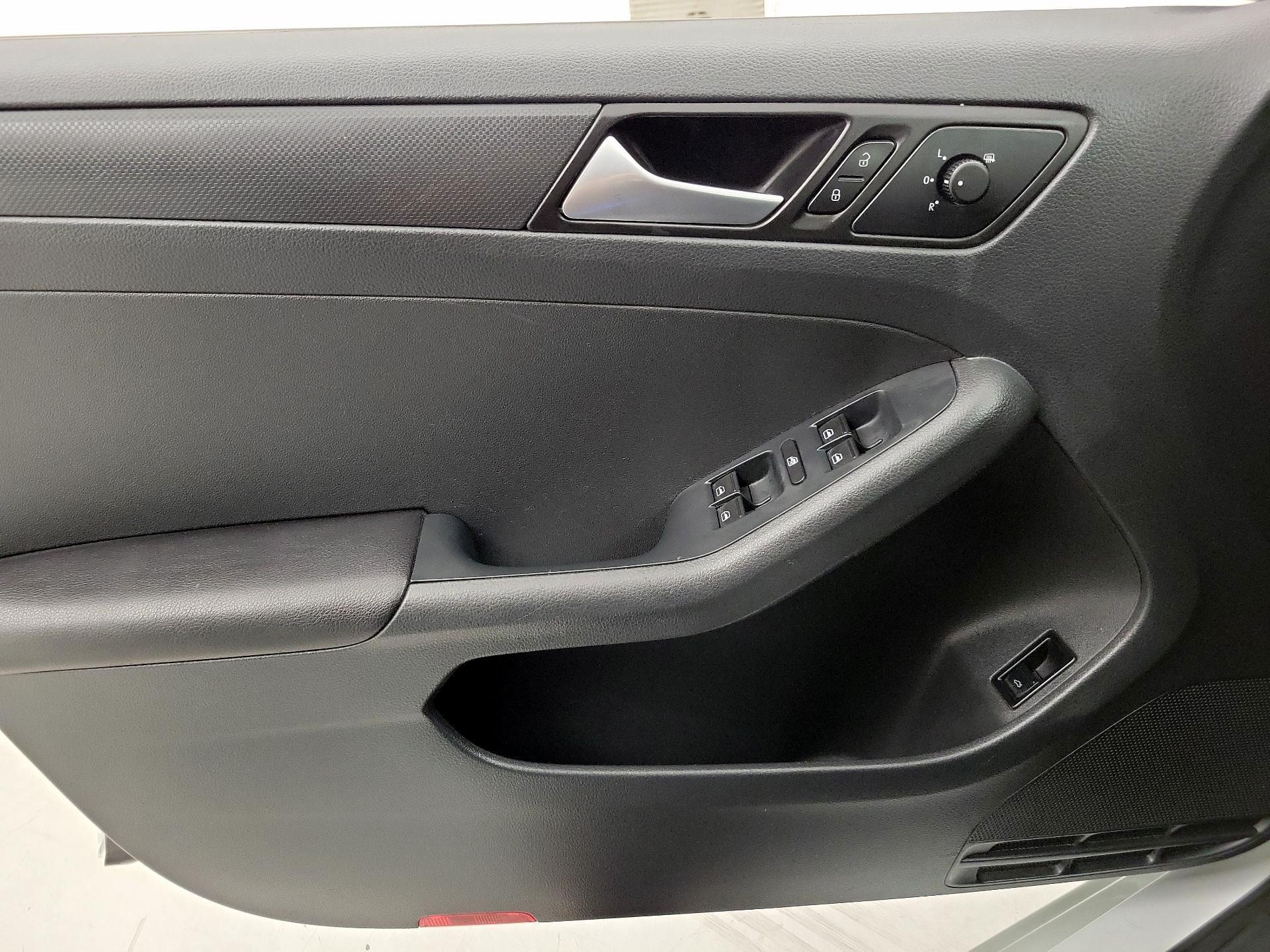 Thumbnail: 2014 Volkswagen Jetta - 12