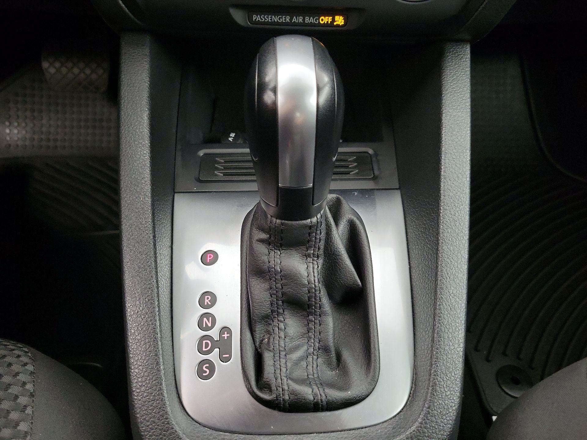 Thumbnail: 2014 Volkswagen Jetta - 16