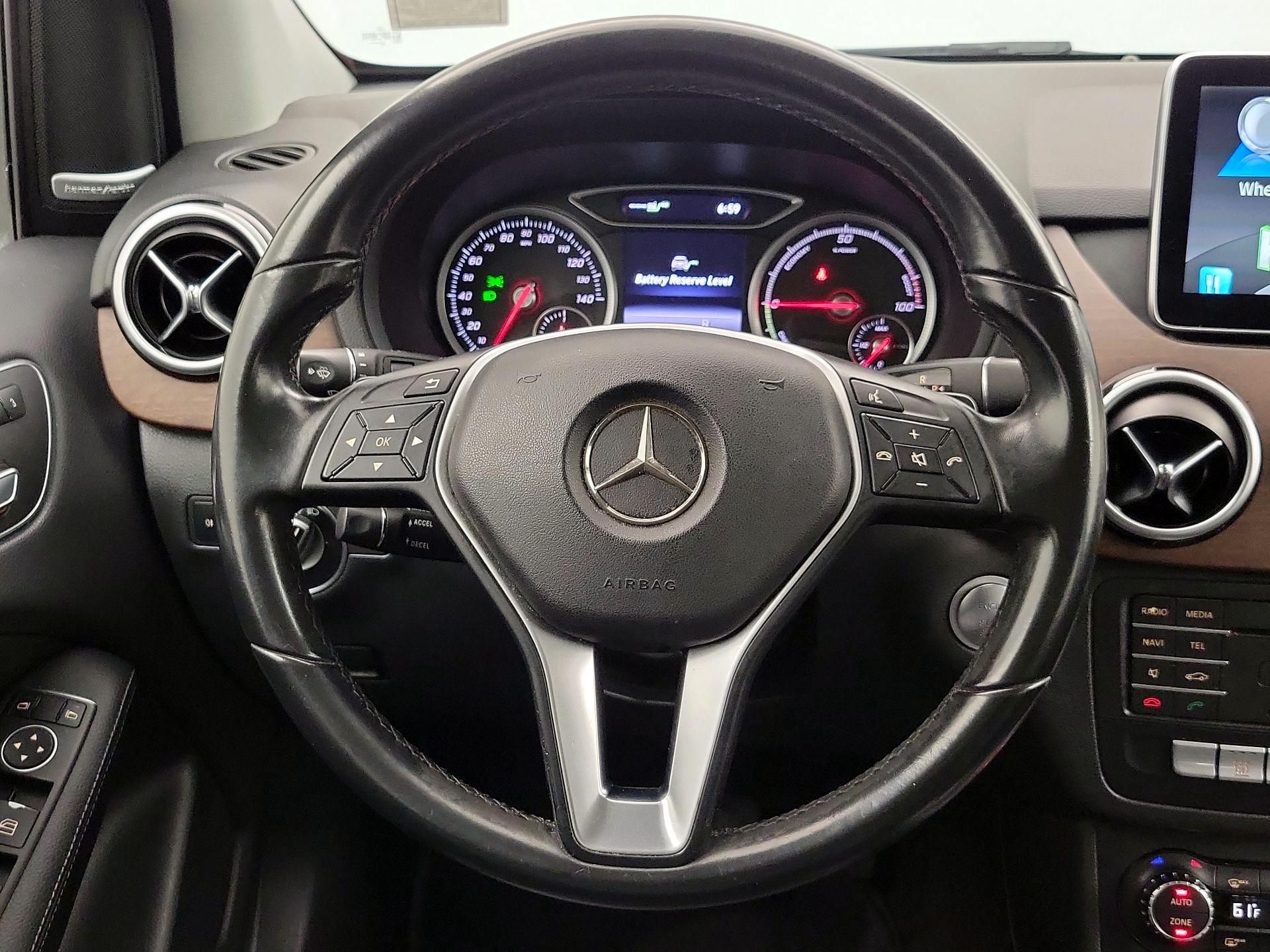 Thumbnail: 2015 Mercedes-Benz B-Class - 10