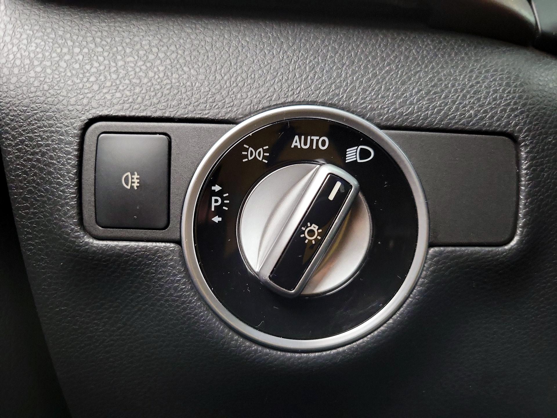 Thumbnail: 2015 Mercedes-Benz B-Class - 13