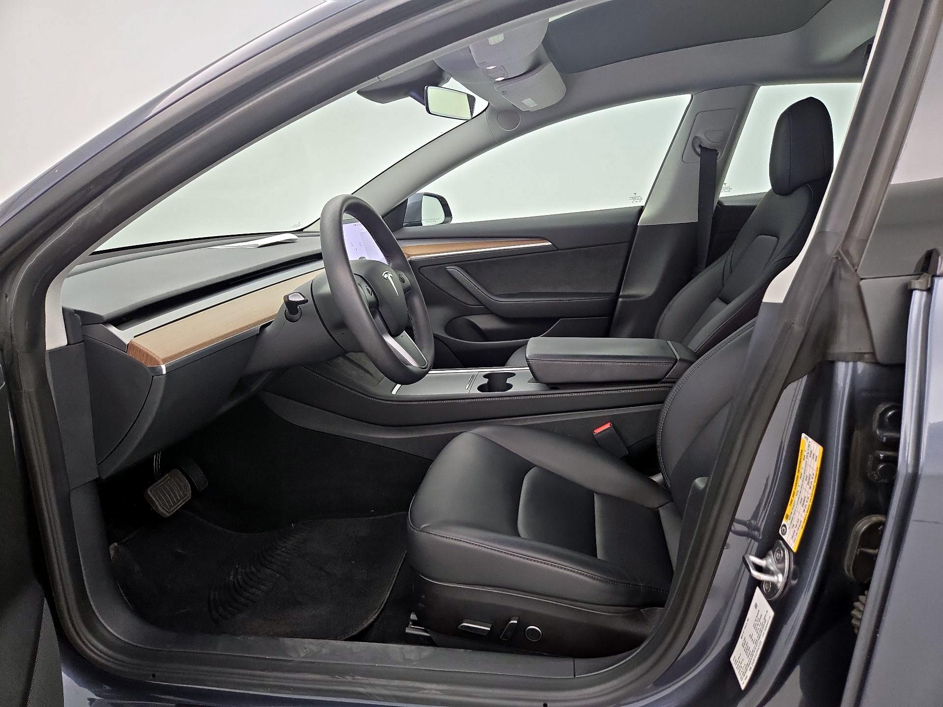 Thumbnail: 2023 Tesla Model 3 - 11