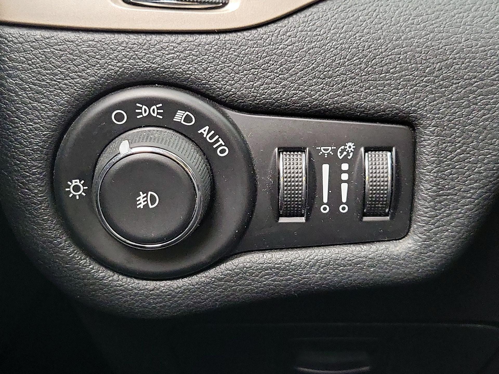 Thumbnail: 2016 Jeep Cherokee - 13
