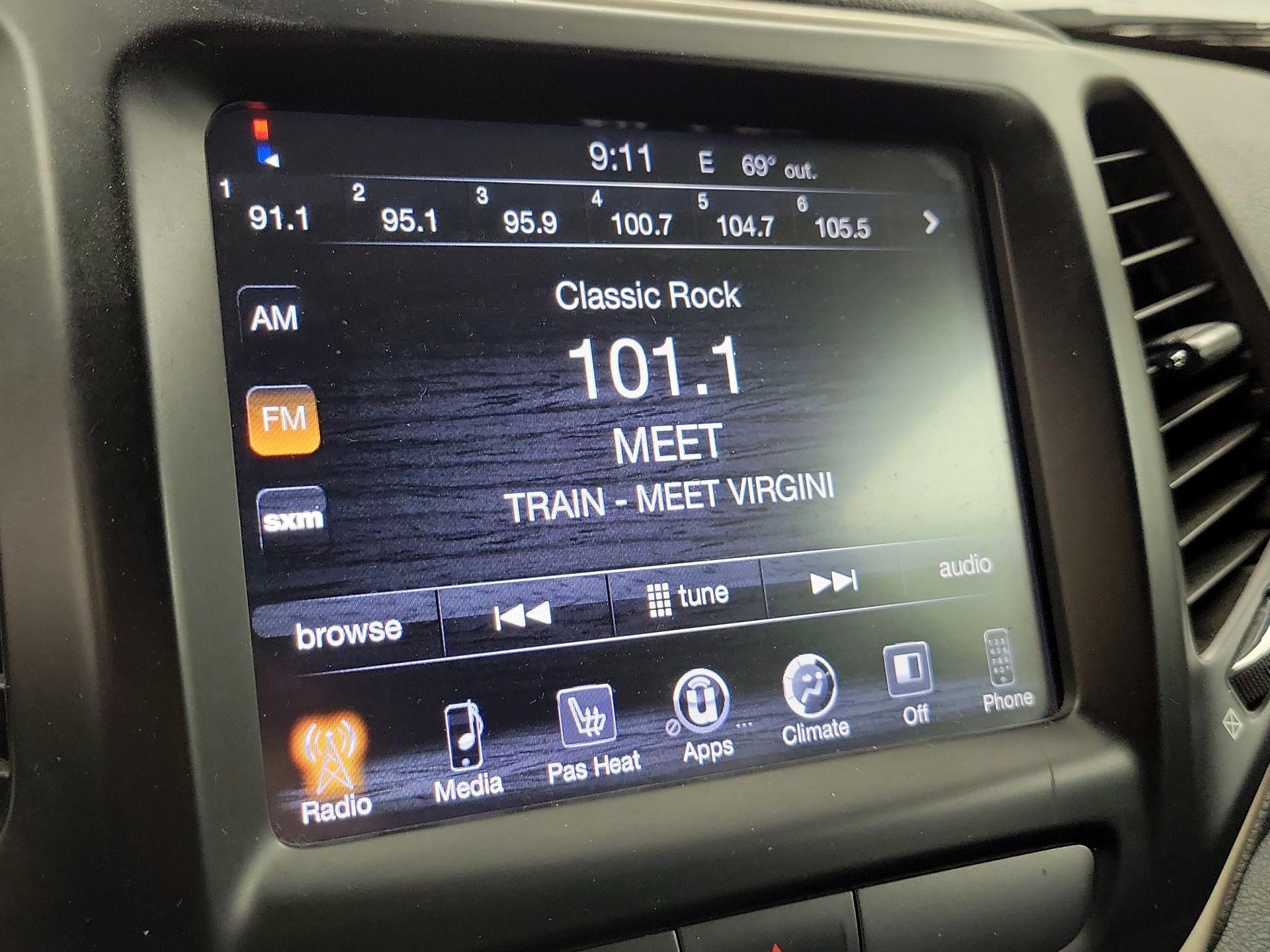 Thumbnail: 2016 Jeep Cherokee - 15