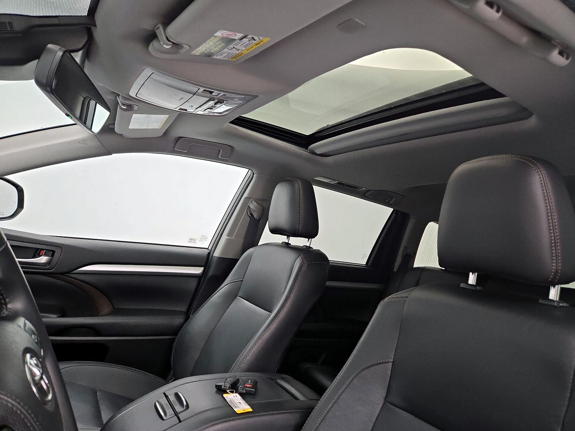 Thumbnail: 2019 Toyota Highlander - 20