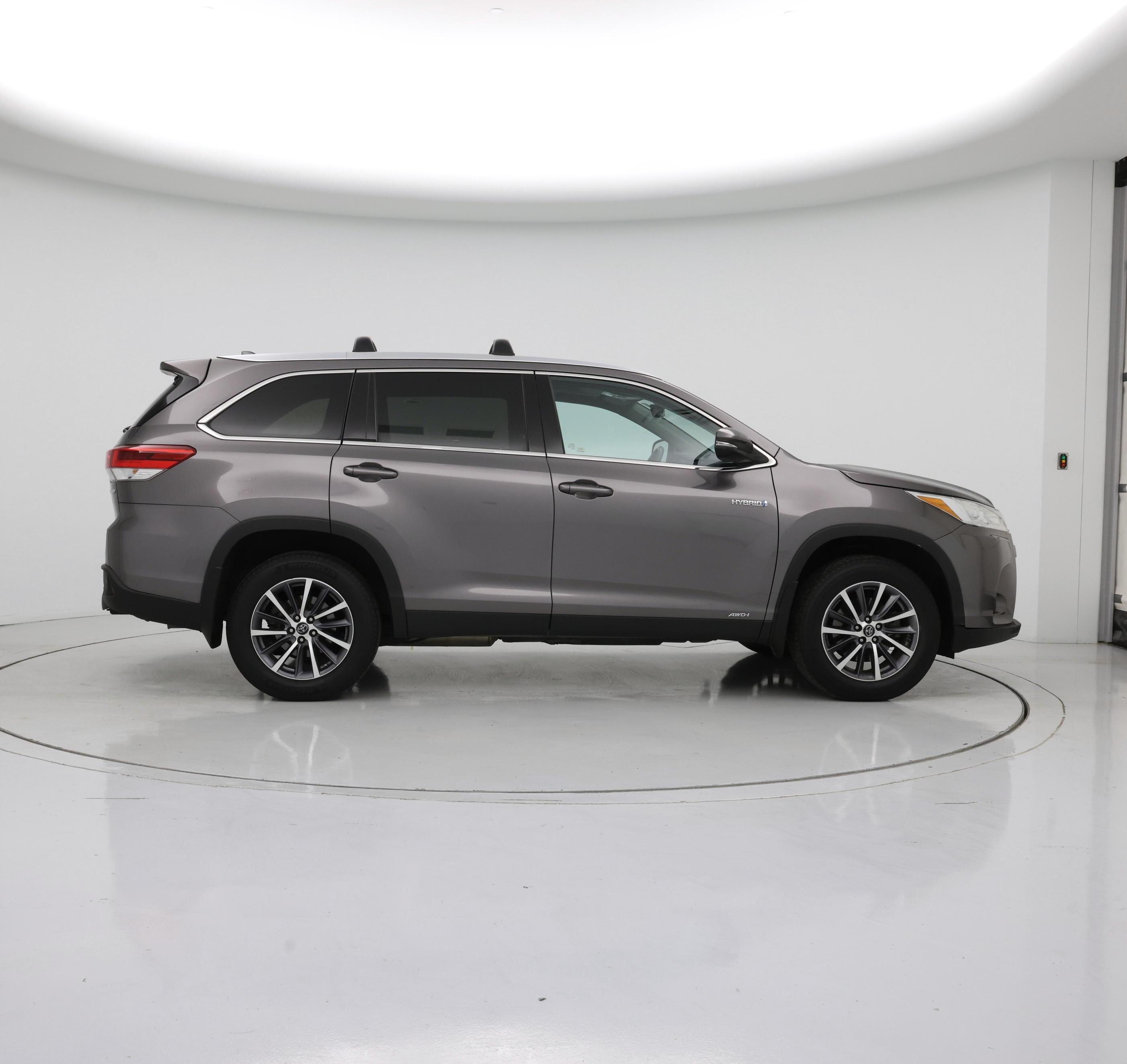 Thumbnail: 2019 Toyota Highlander - 7