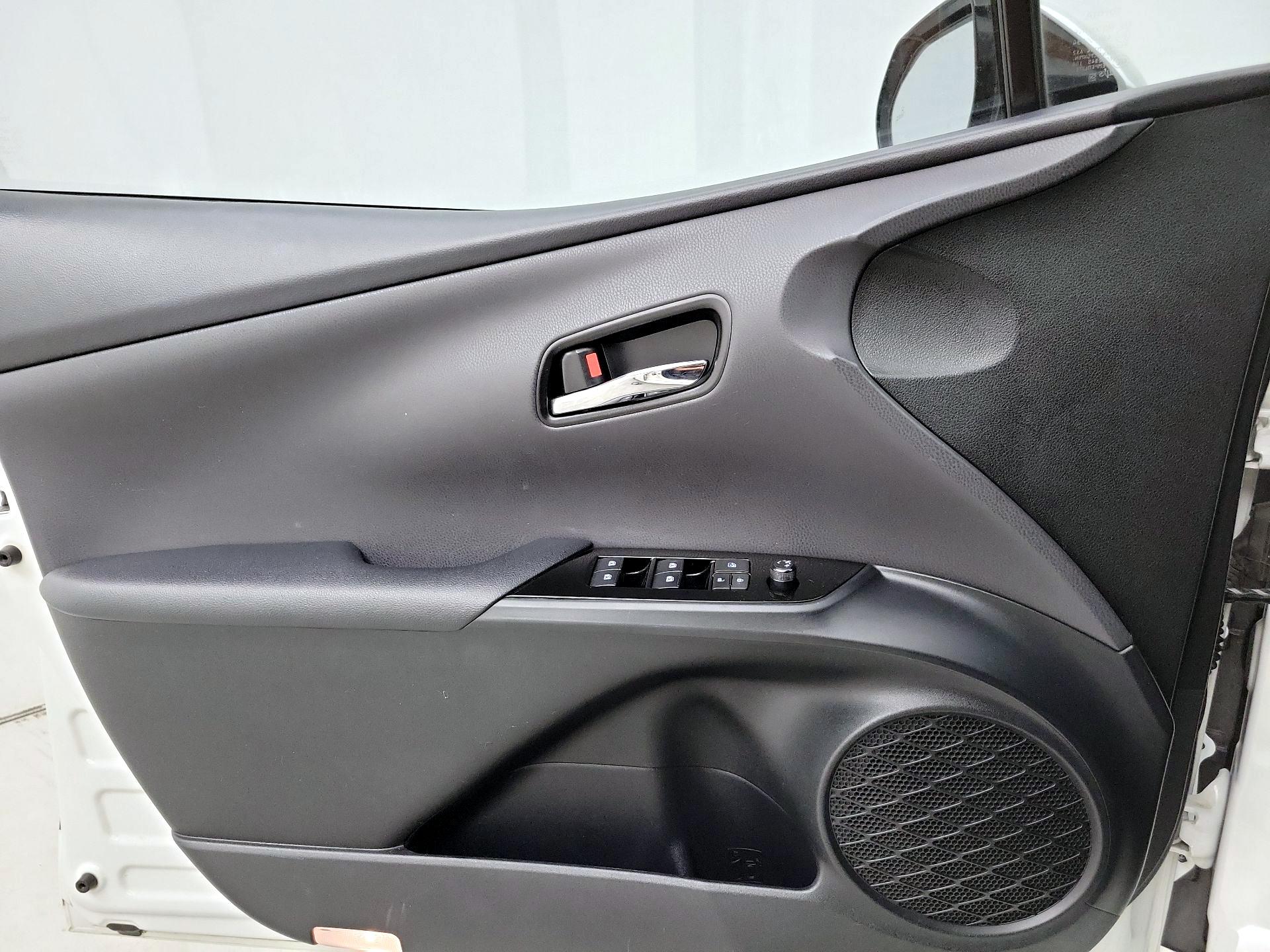 Thumbnail: 2018 Toyota Prius - 12