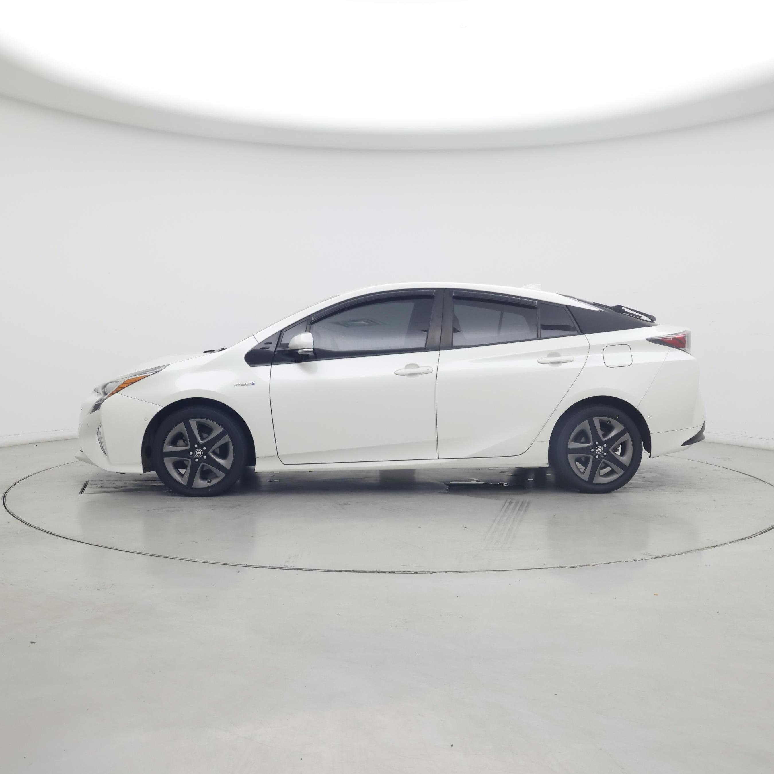 Thumbnail: 2018 Toyota Prius - 3