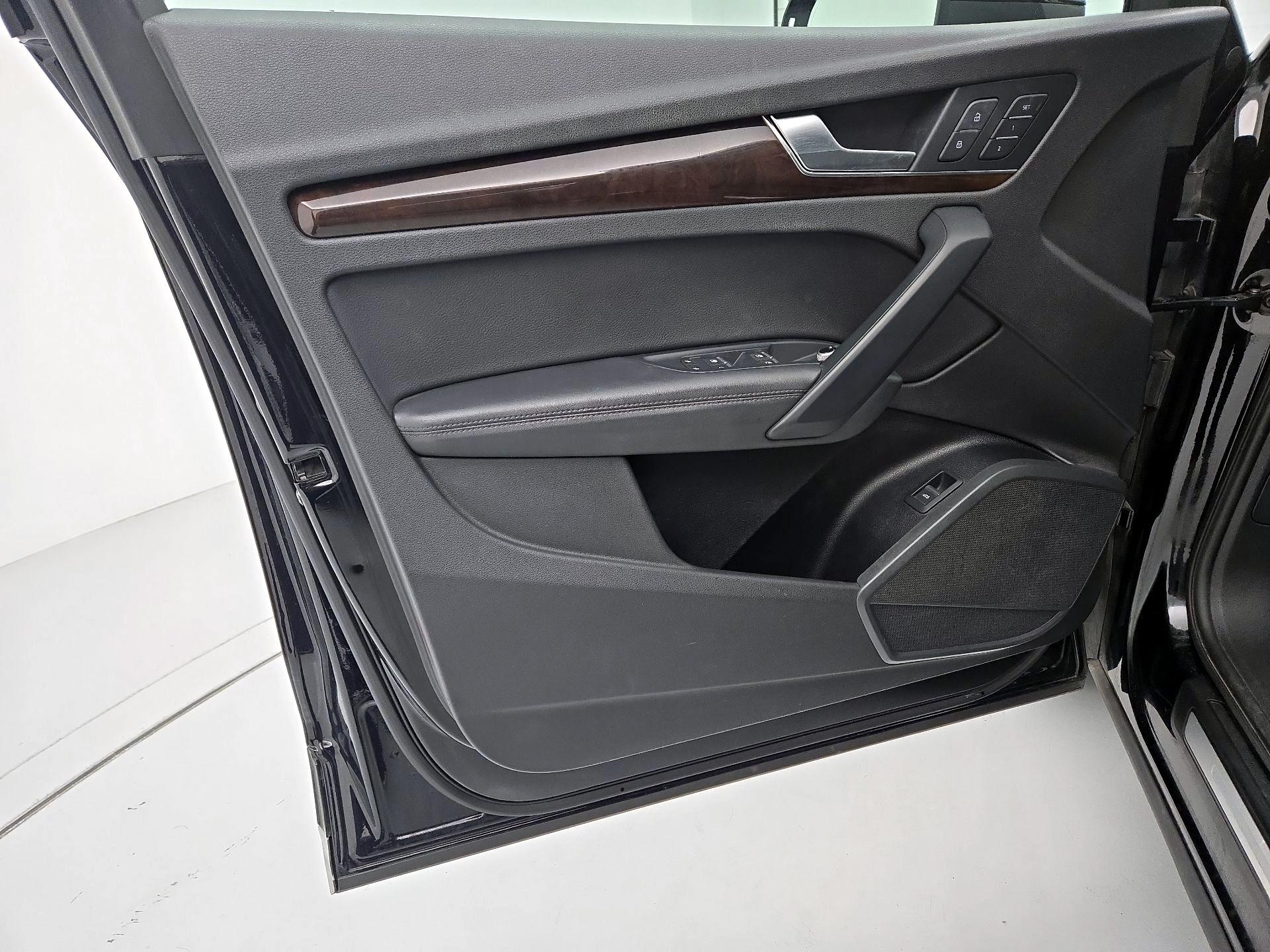 Thumbnail: 2019 Audi Q5 - 12