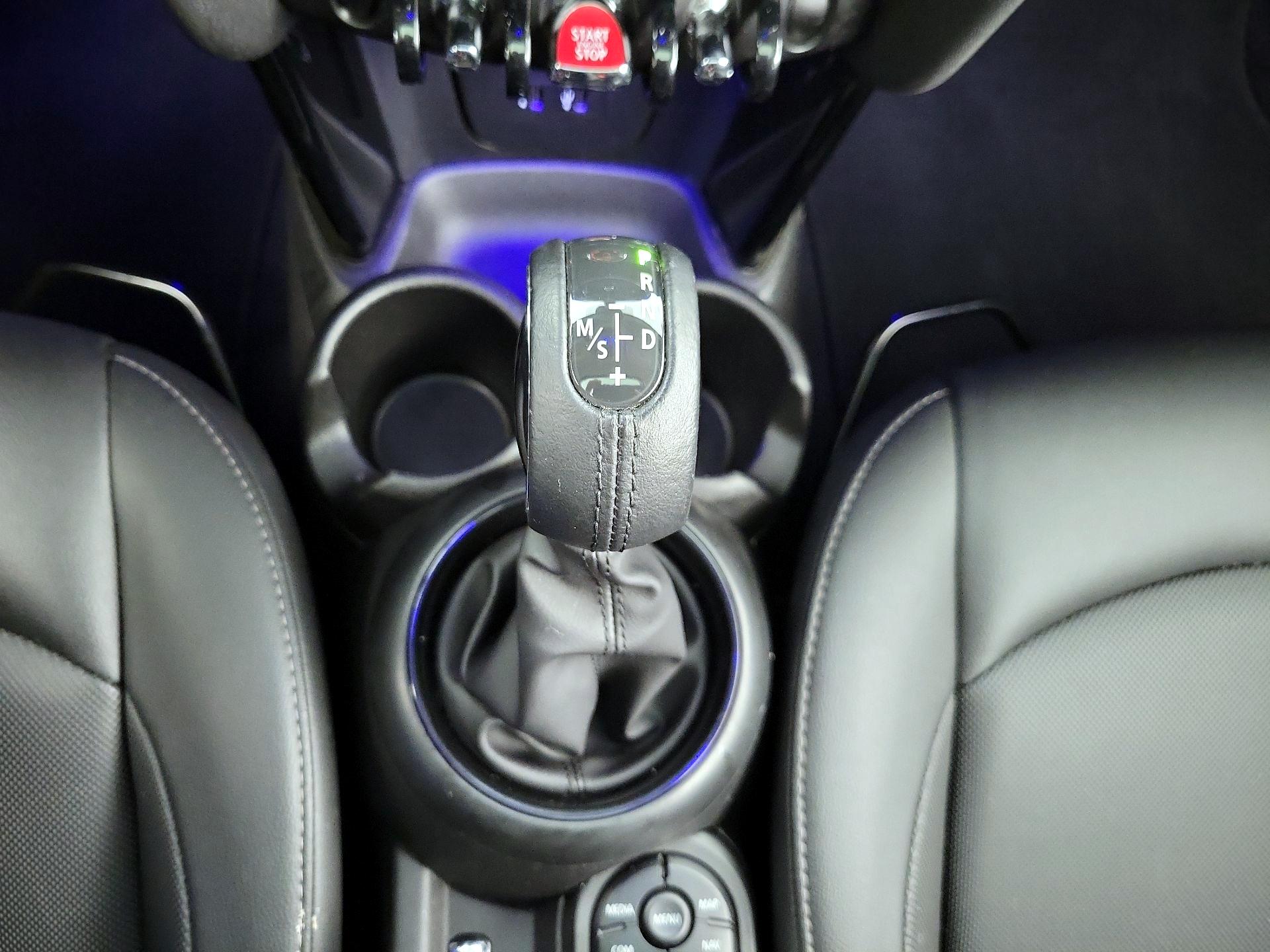 Thumbnail: 2019 MINI Cooper Hardtop - 17