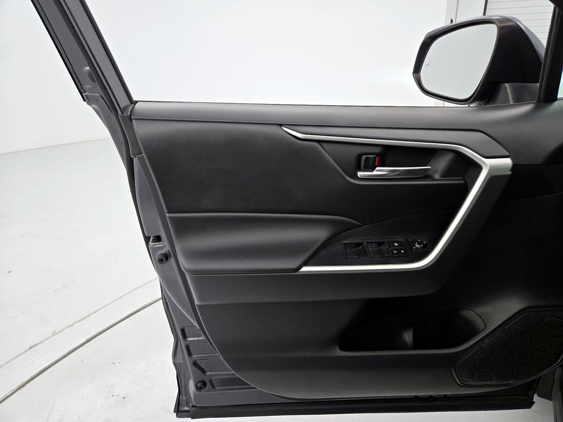 Thumbnail: 2021 Toyota RAV4 - 12