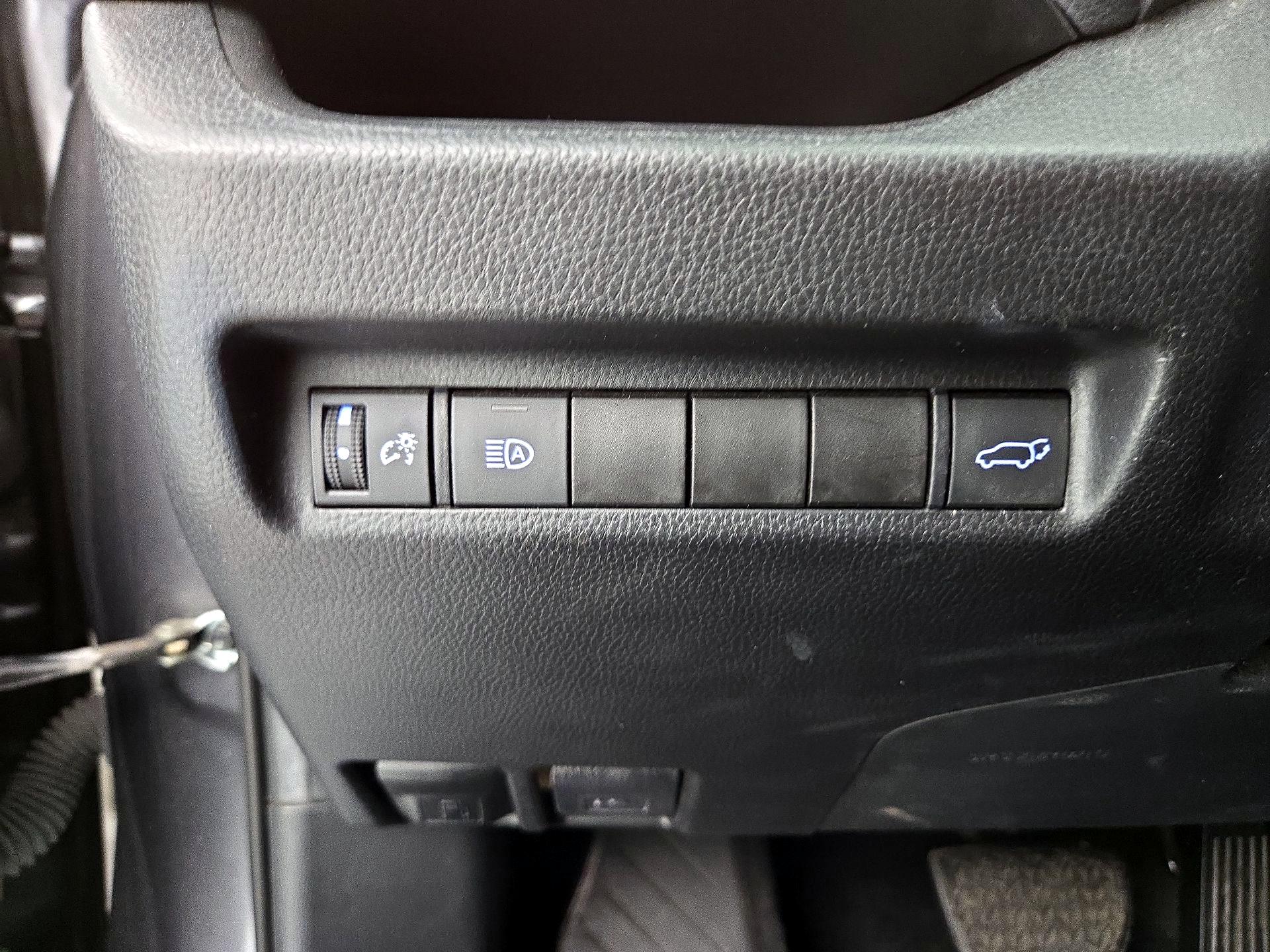 Thumbnail: 2021 Toyota RAV4 - 13