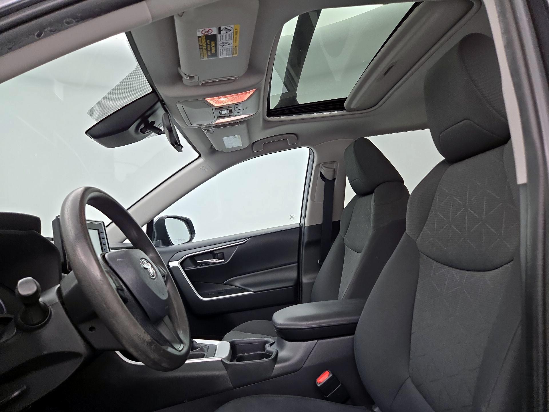Thumbnail: 2021 Toyota RAV4 - 19