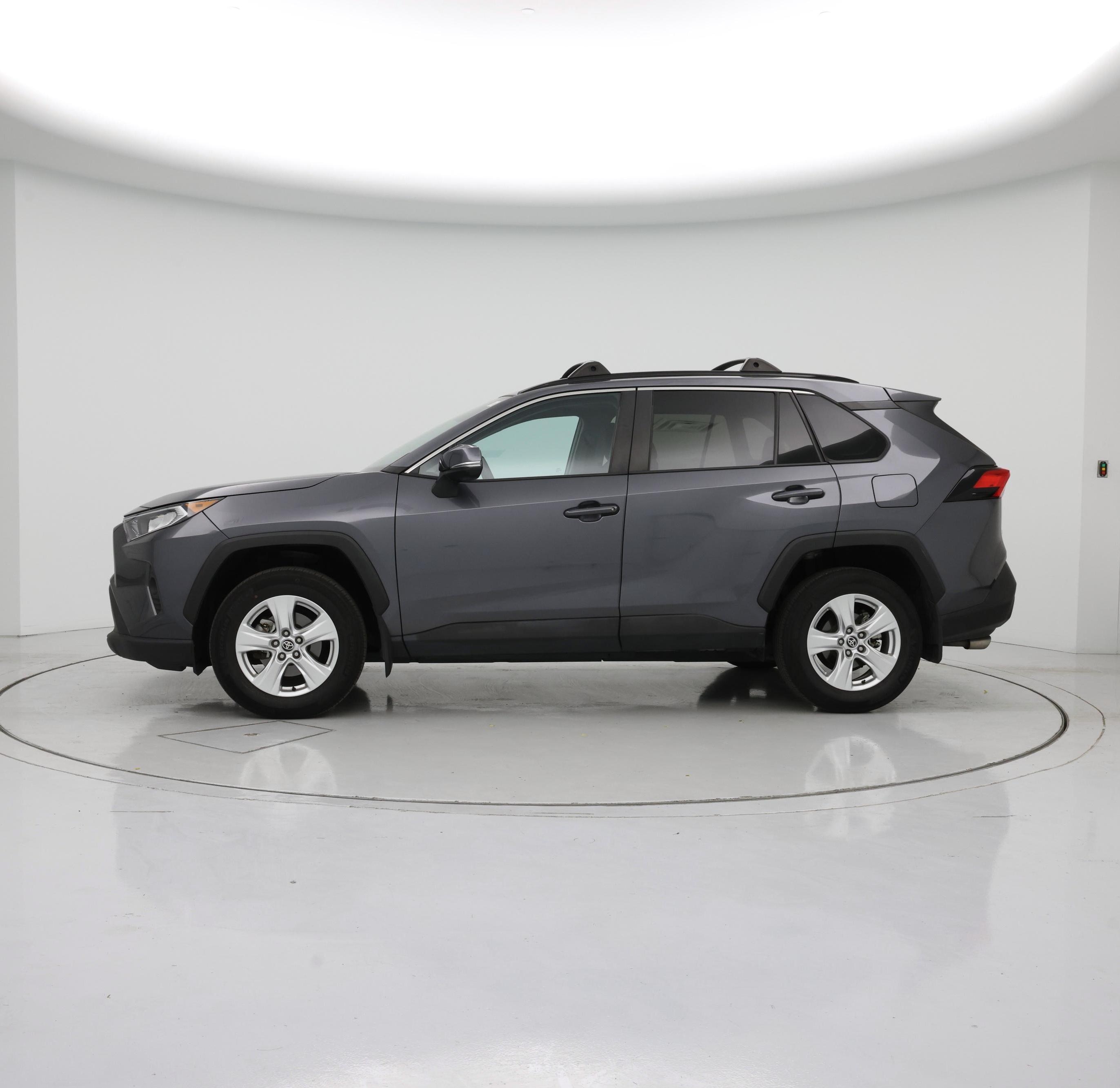 Thumbnail: 2021 Toyota RAV4 - 3