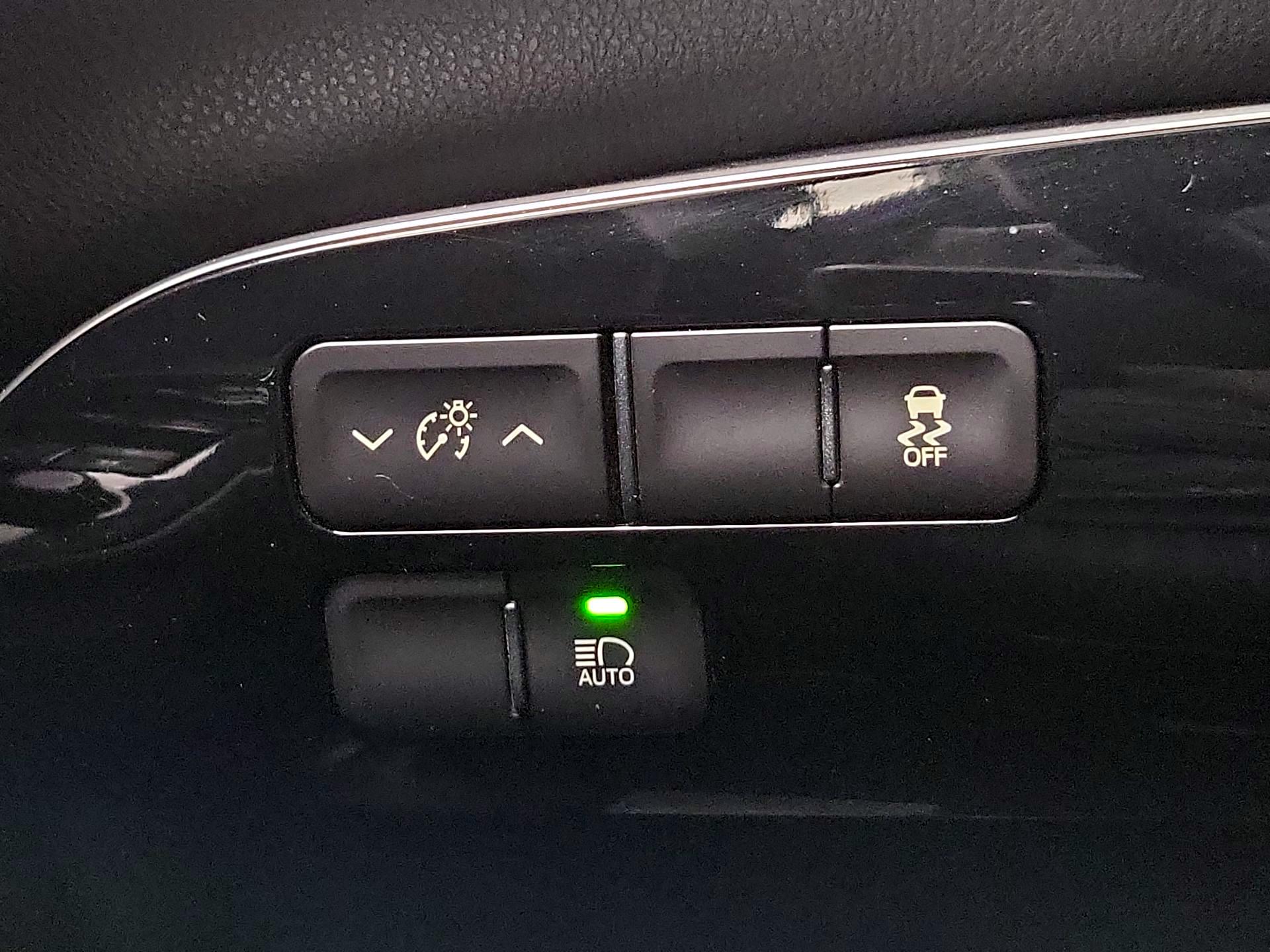 Thumbnail: 2017 Toyota Prius - 13