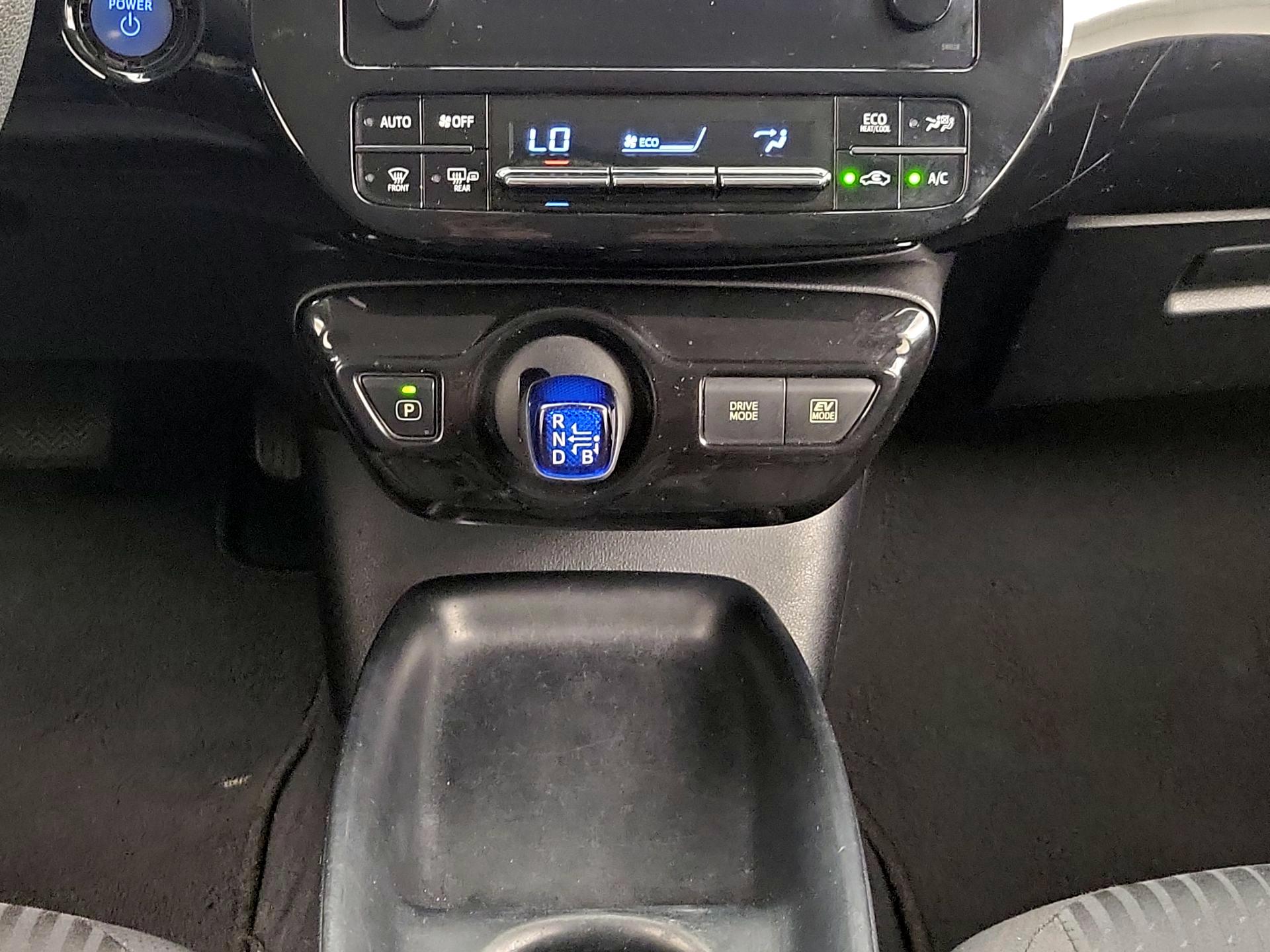 Thumbnail: 2017 Toyota Prius - 17