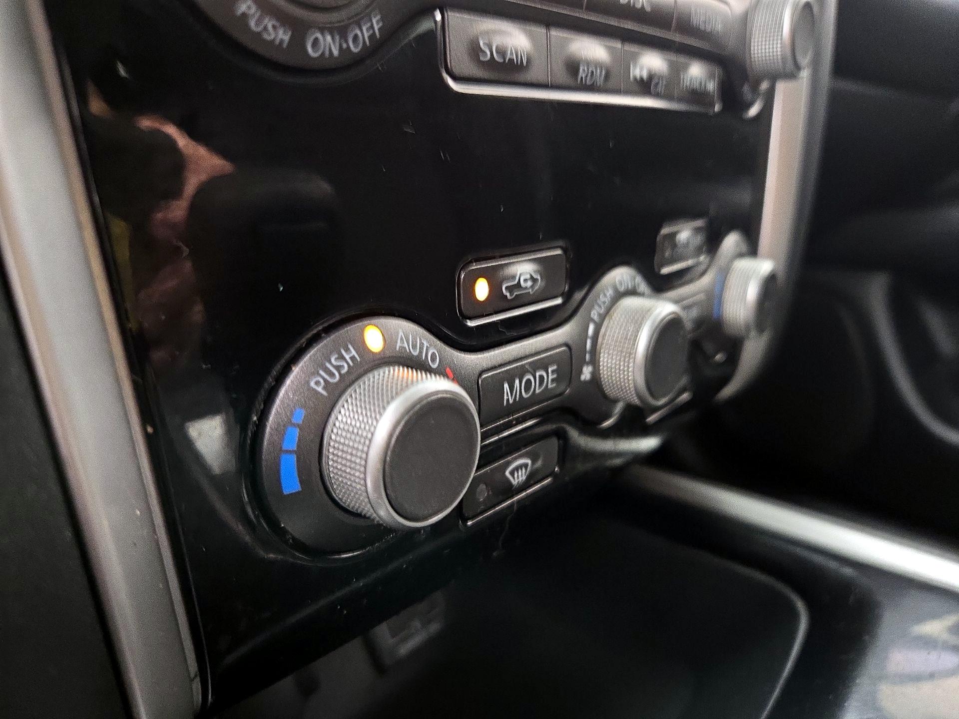 Thumbnail: 2020 Nissan Pathfinder - 16
