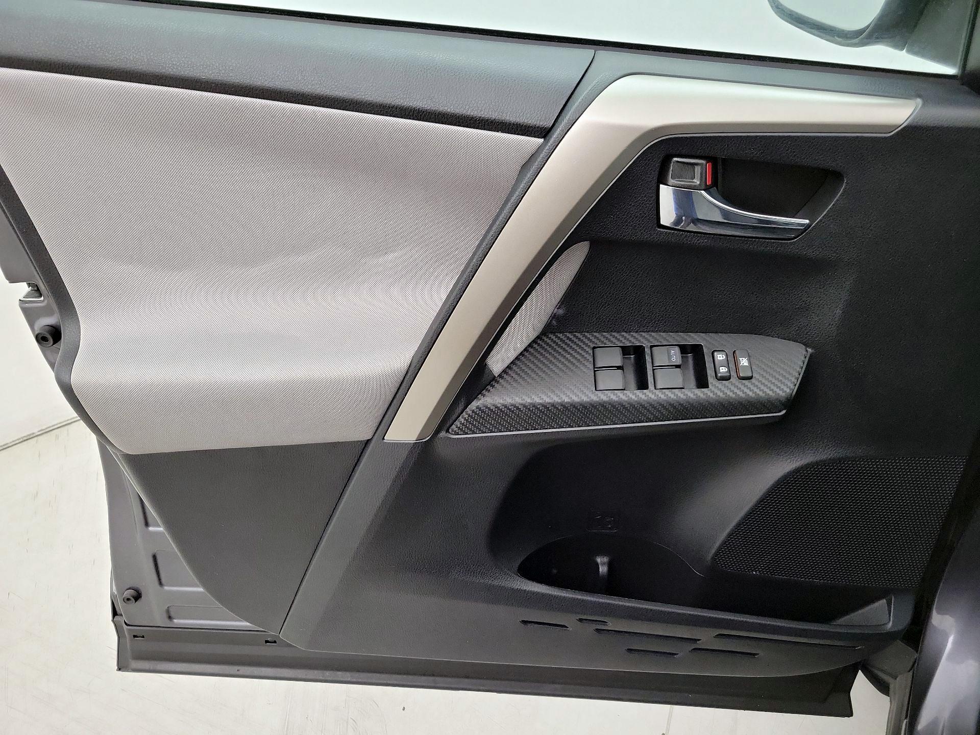 Thumbnail: 2015 Toyota RAV4 - 12