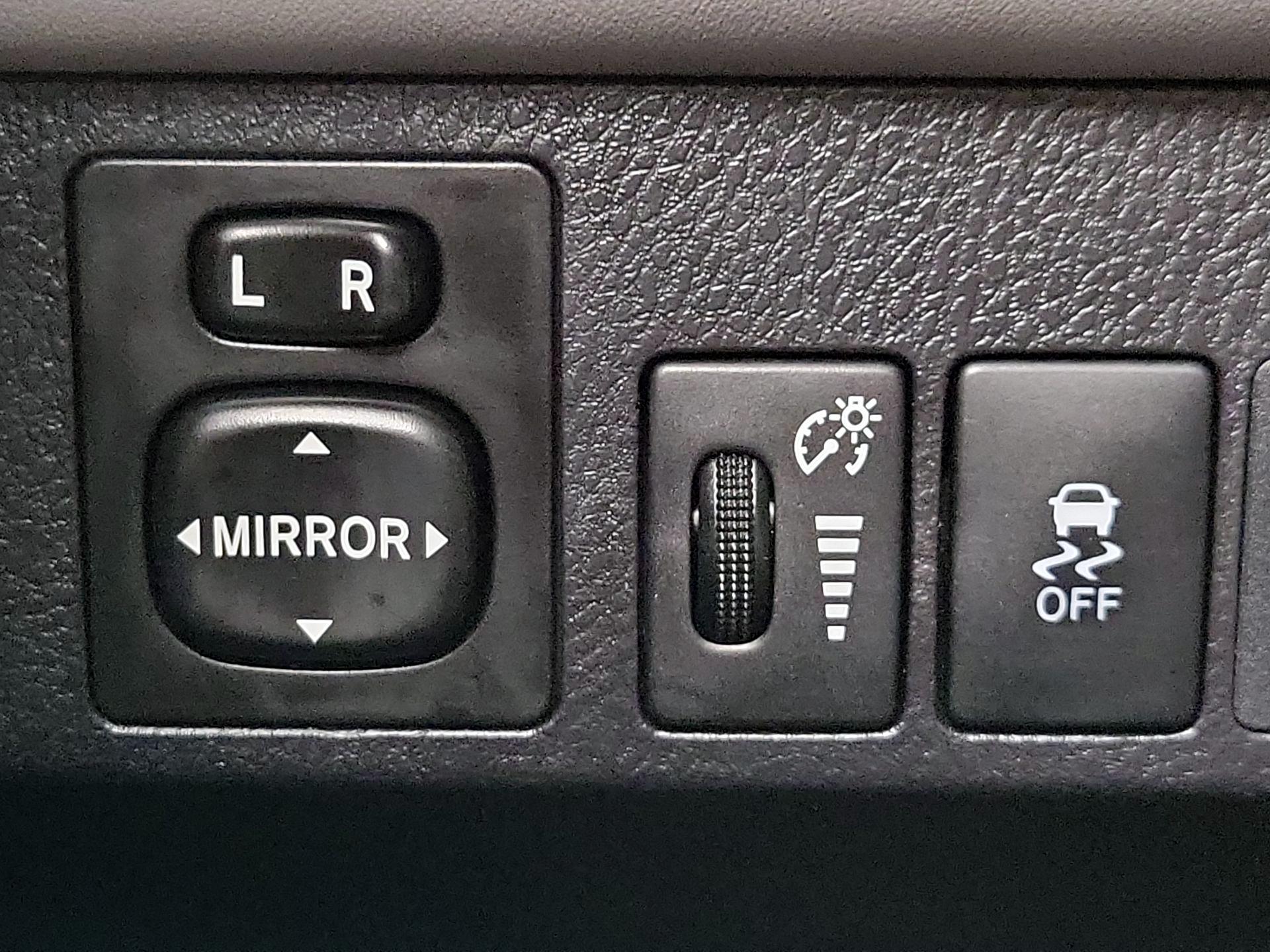 Thumbnail: 2015 Toyota RAV4 - 13