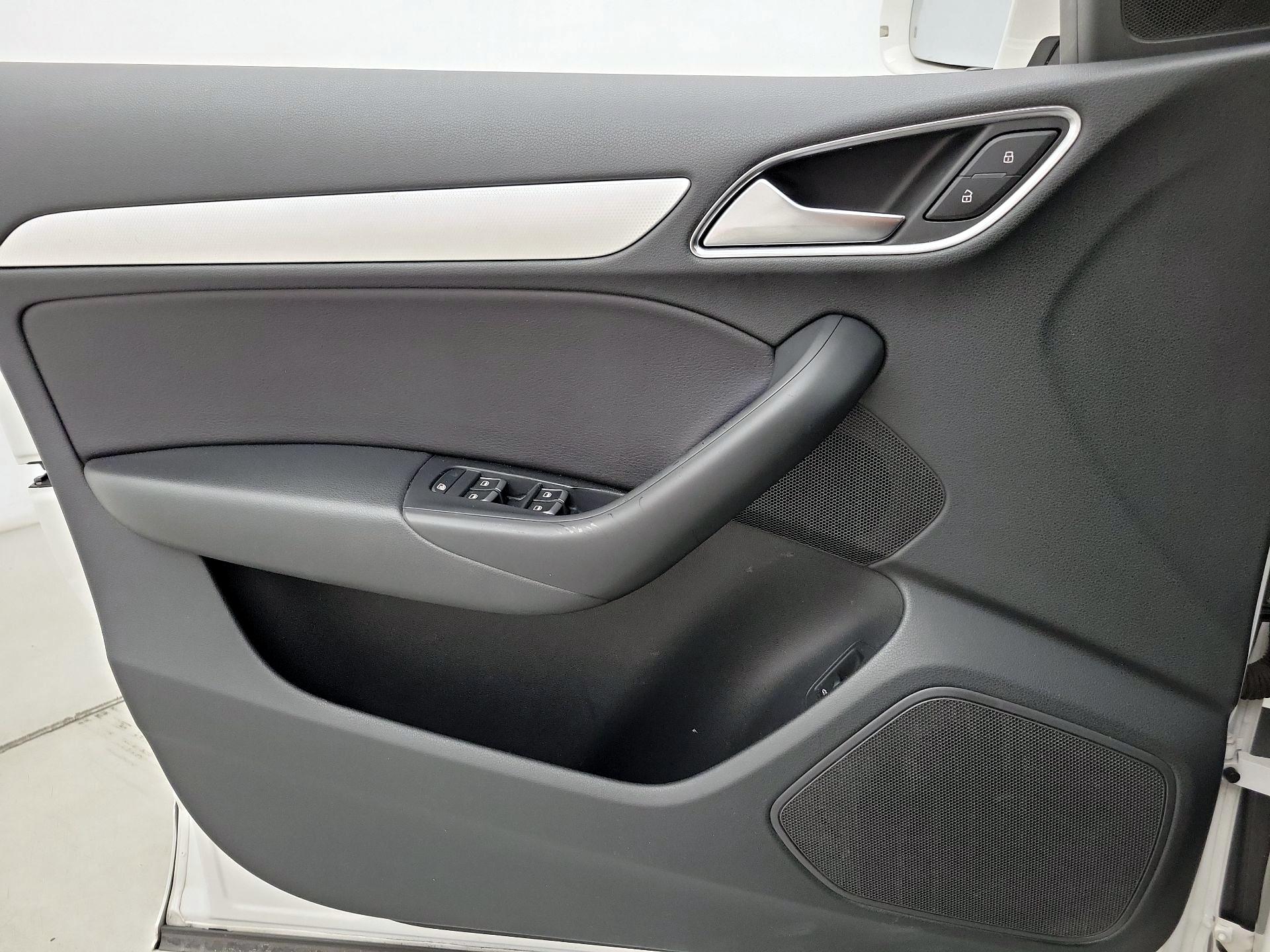 Thumbnail: 2016 Audi Q3 - 12