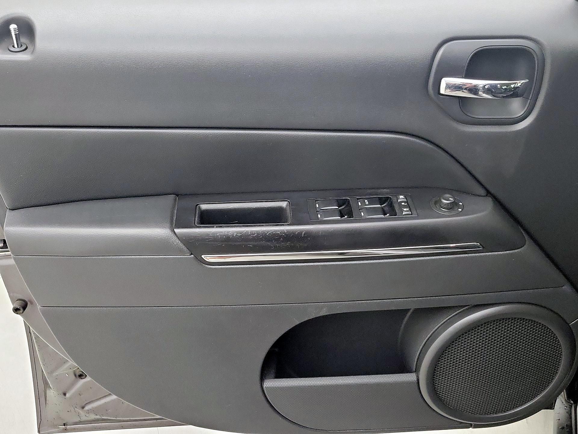 Thumbnail: 2015 Jeep Patriot - 12