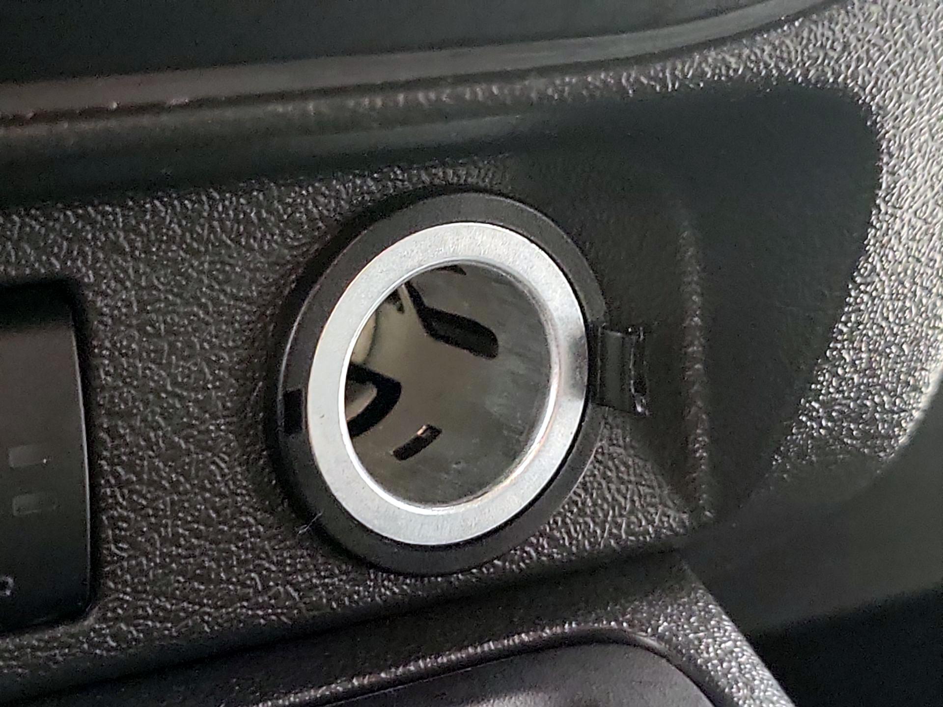 Thumbnail: 2015 Jeep Patriot - 16