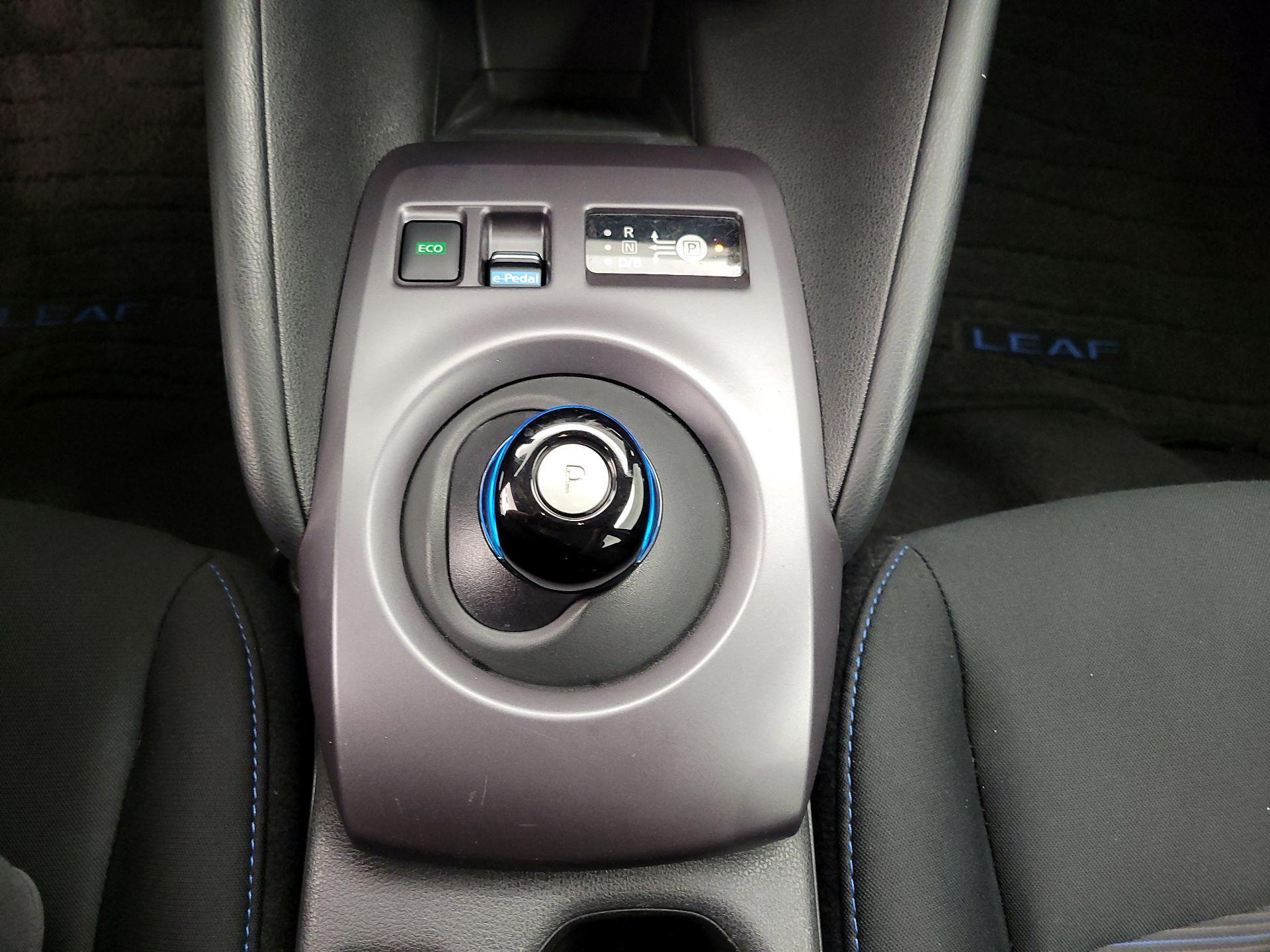Thumbnail: 2022 Nissan Leaf - 17