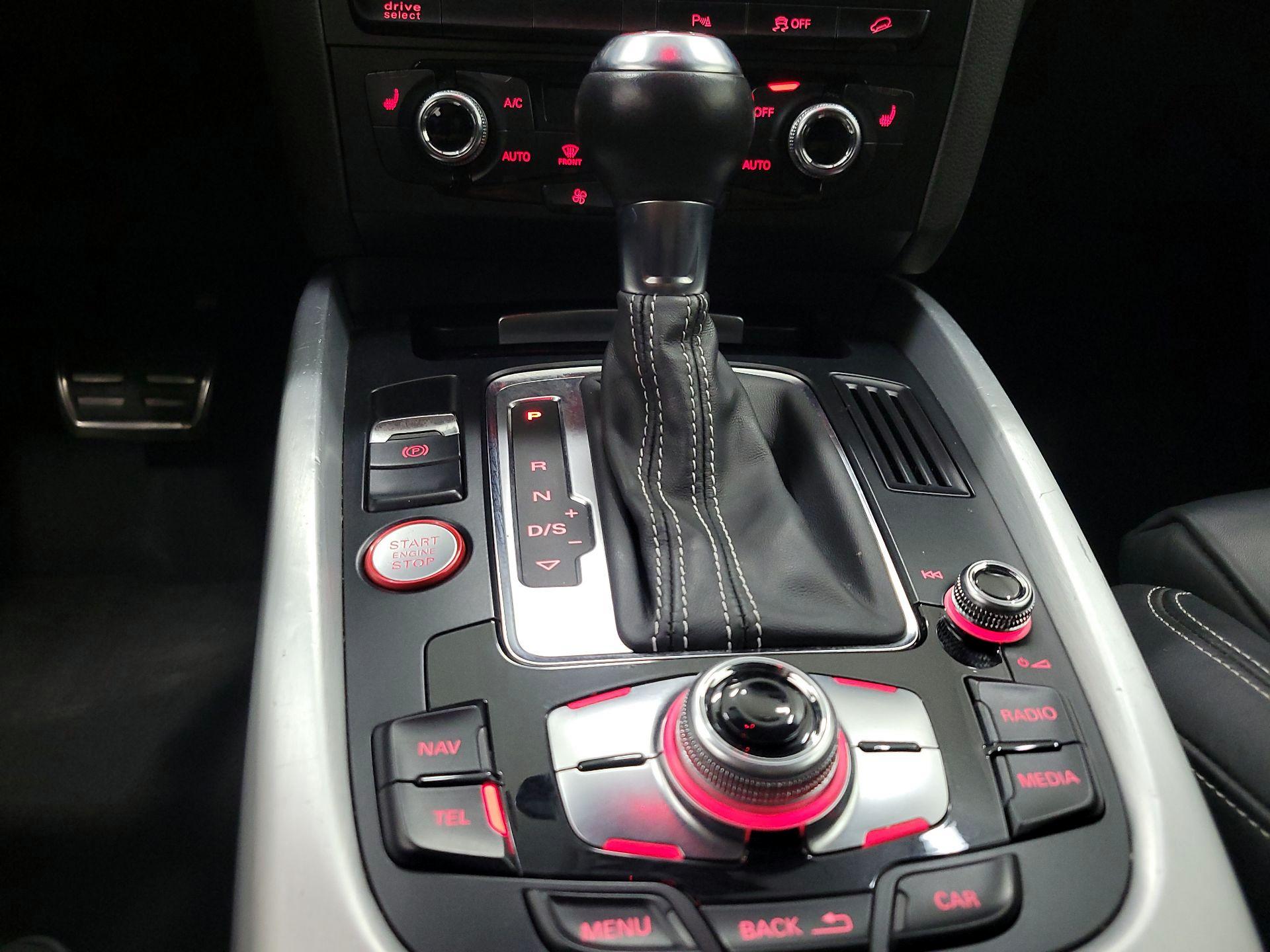 Thumbnail: 2016 Audi SQ5 - 18
