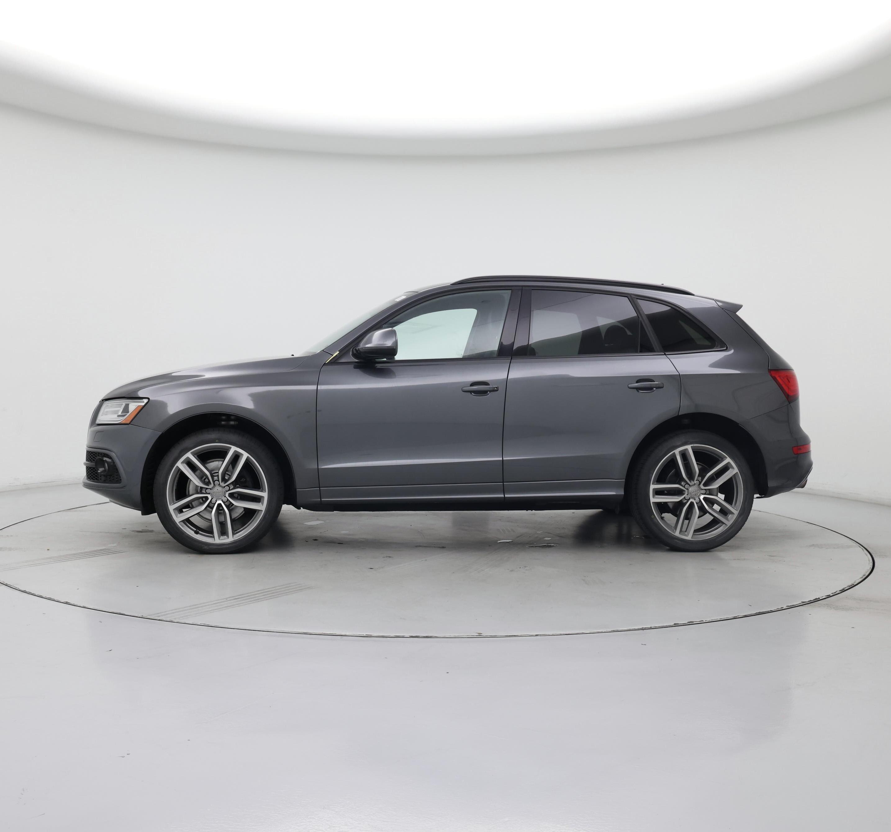 Thumbnail: 2016 Audi SQ5 - 3