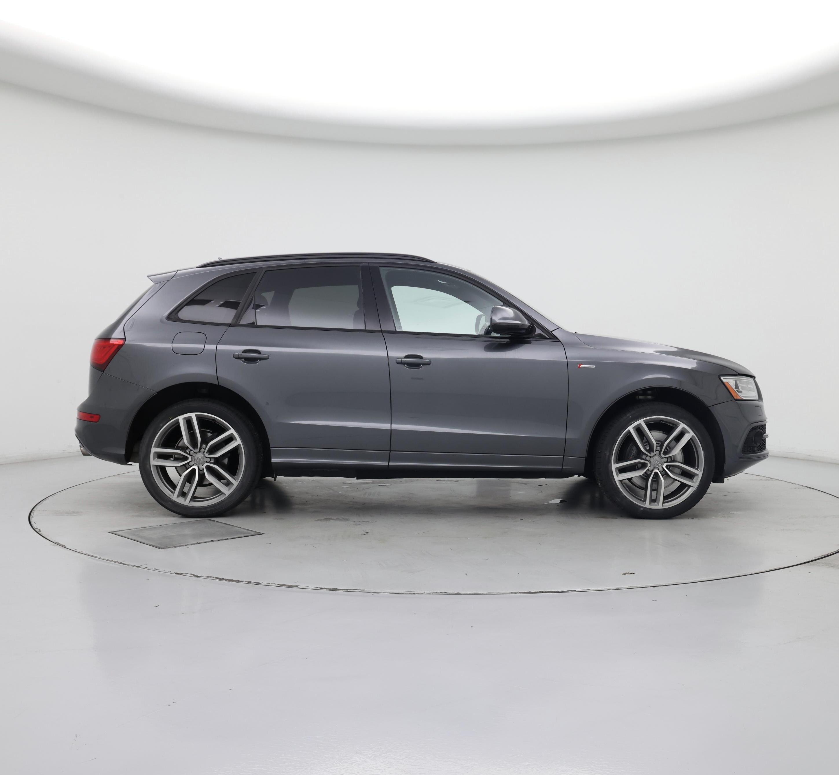 Thumbnail: 2016 Audi SQ5 - 7