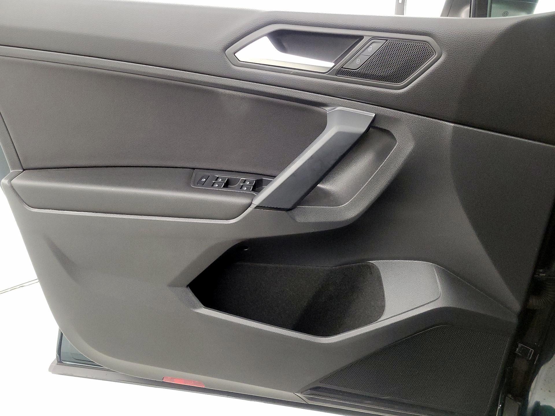 Thumbnail: 2019 Volkswagen Tiguan - 12