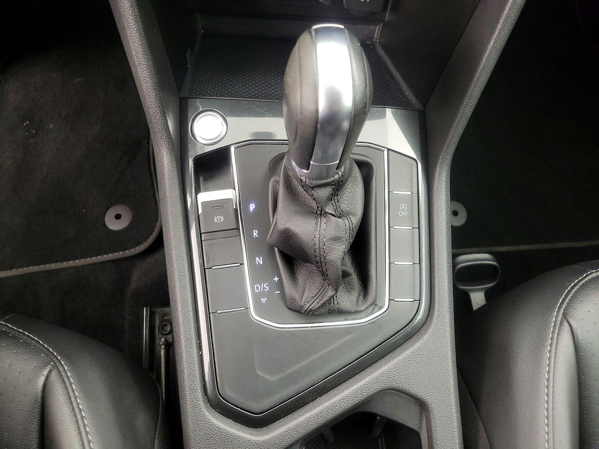 Thumbnail: 2019 Volkswagen Tiguan - 17
