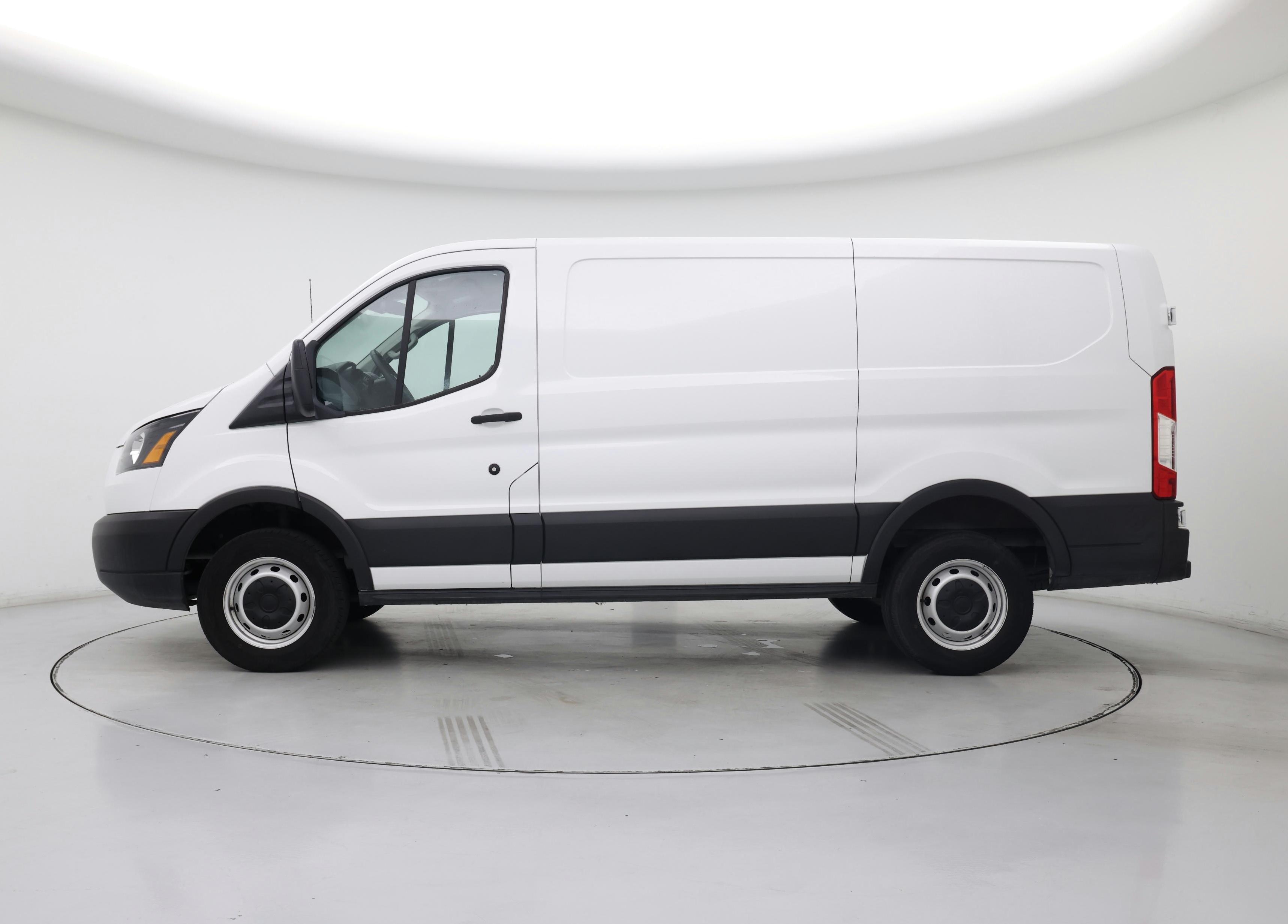 Thumbnail: 2019 Ford Transit Series - 3