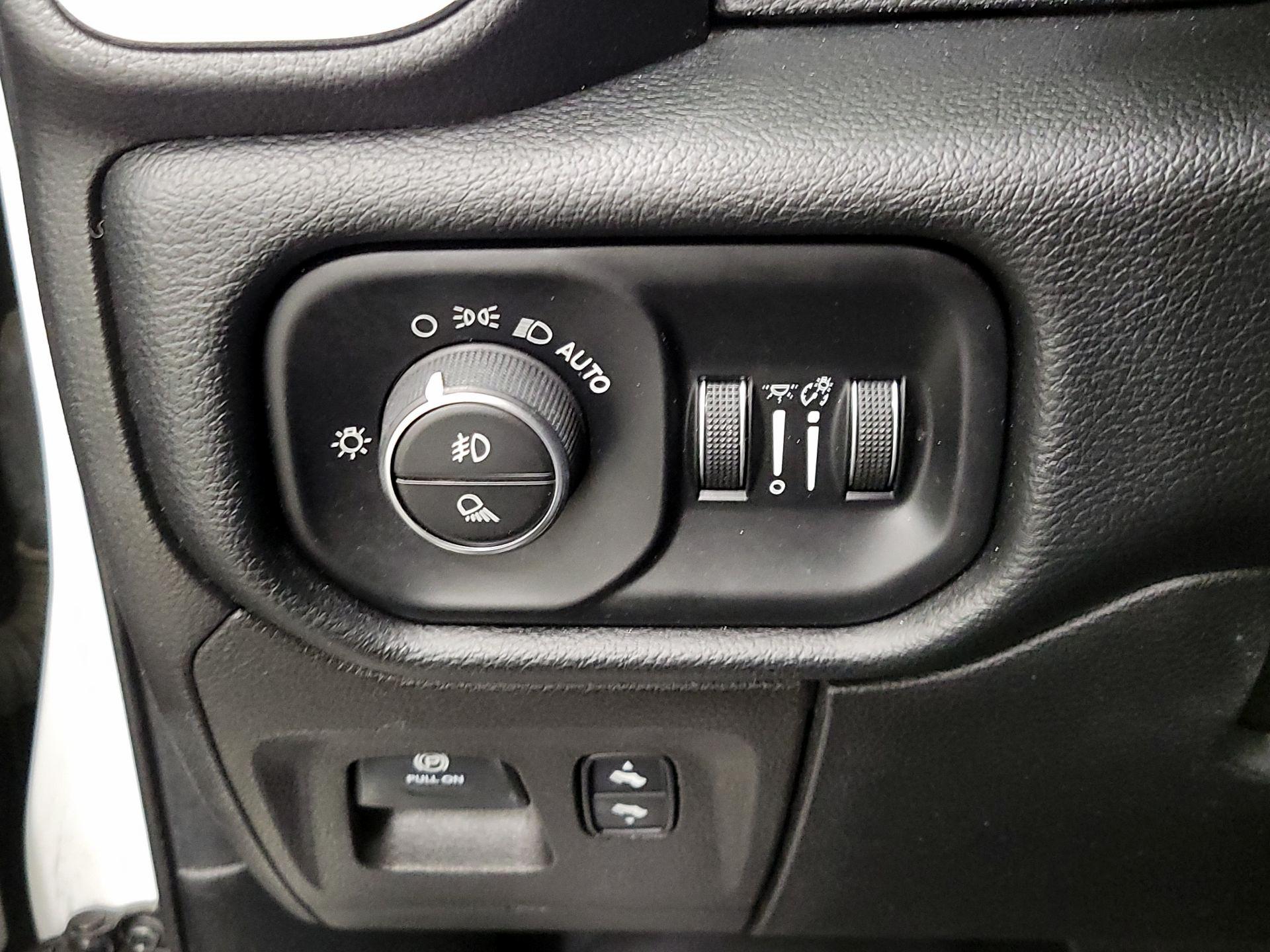 Thumbnail: 2019 RAM 1500 - 13