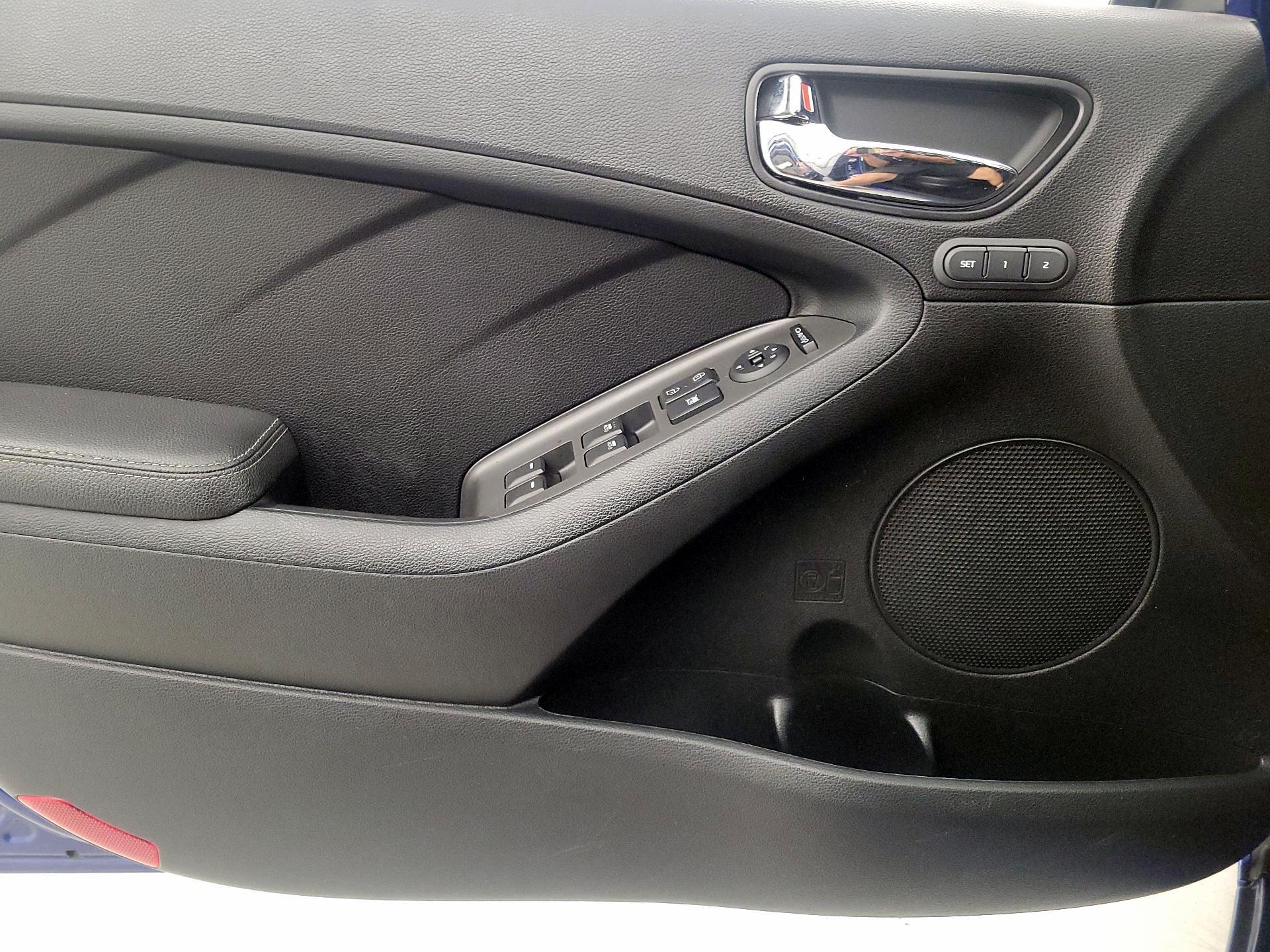 Thumbnail: 2017 Kia Forte - 12