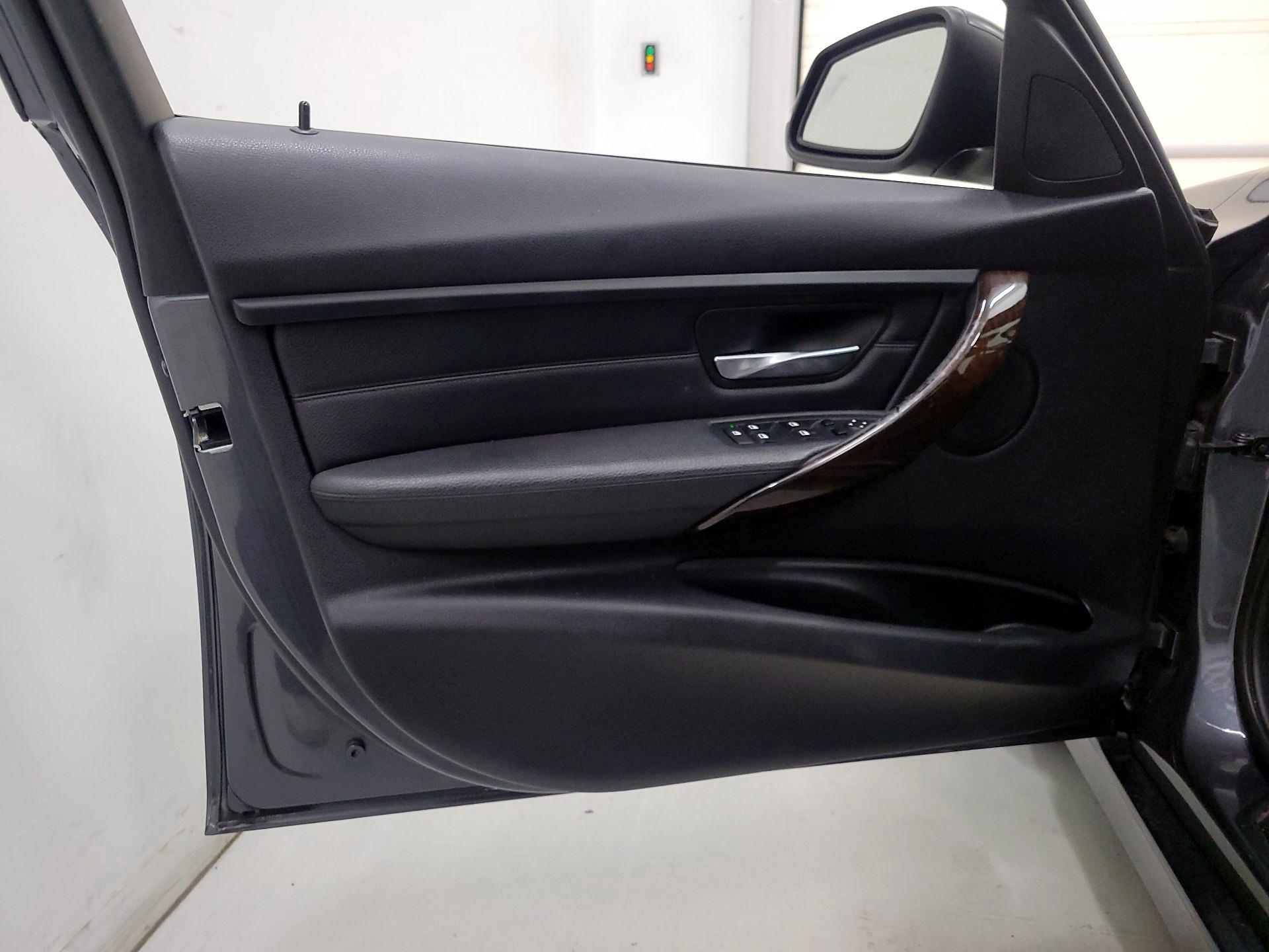 Thumbnail: 2014 BMW 3 Series - 12