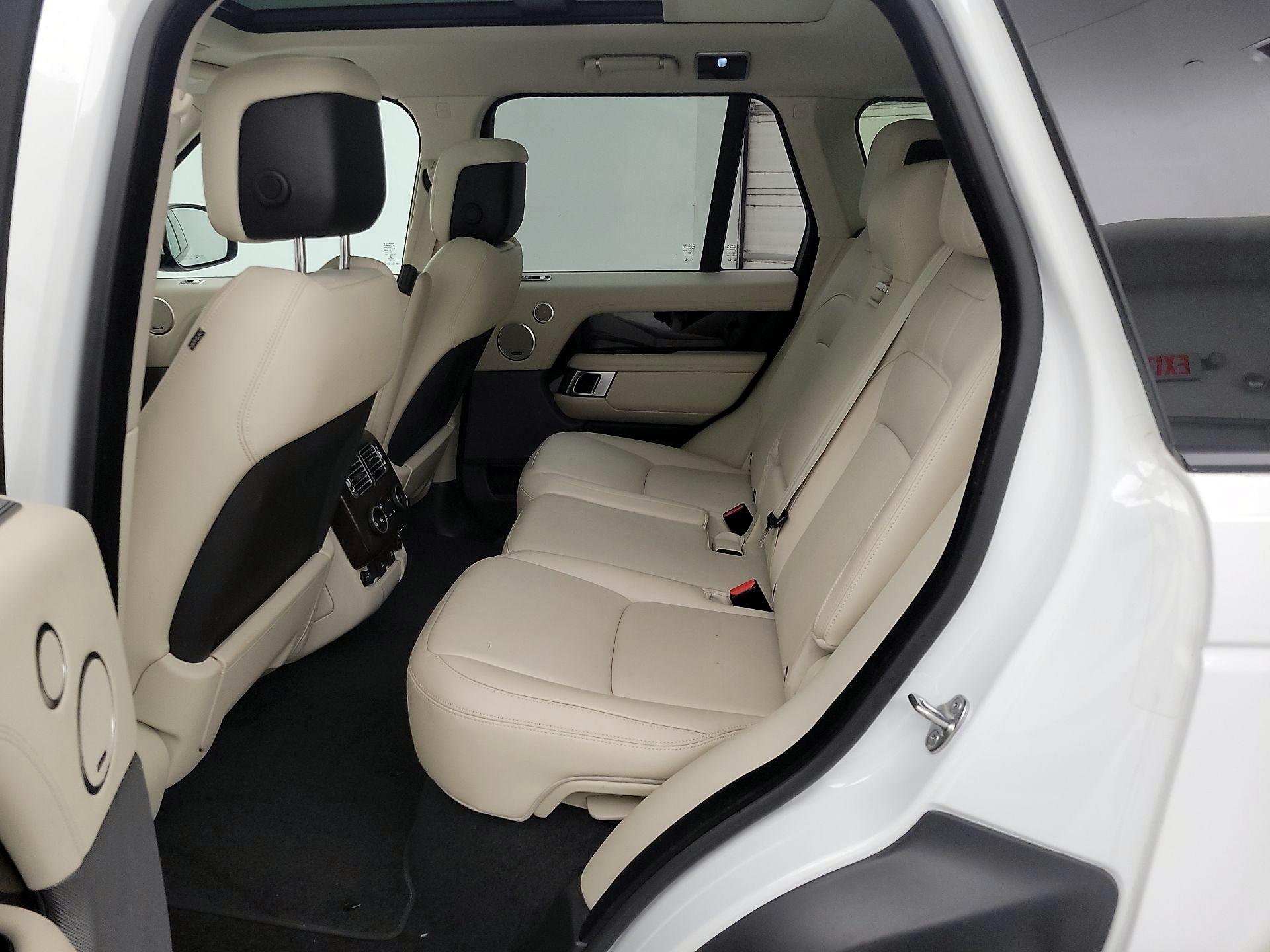 Thumbnail: 2020 Land Rover Range Rover - 20
